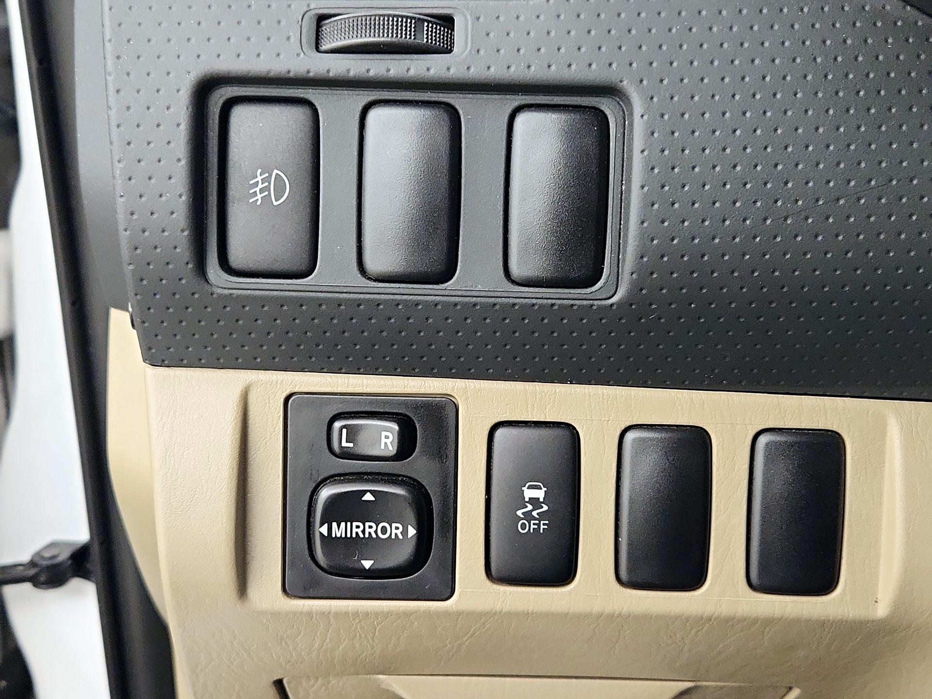 Thumbnail: 2015 Toyota Tacoma - 13