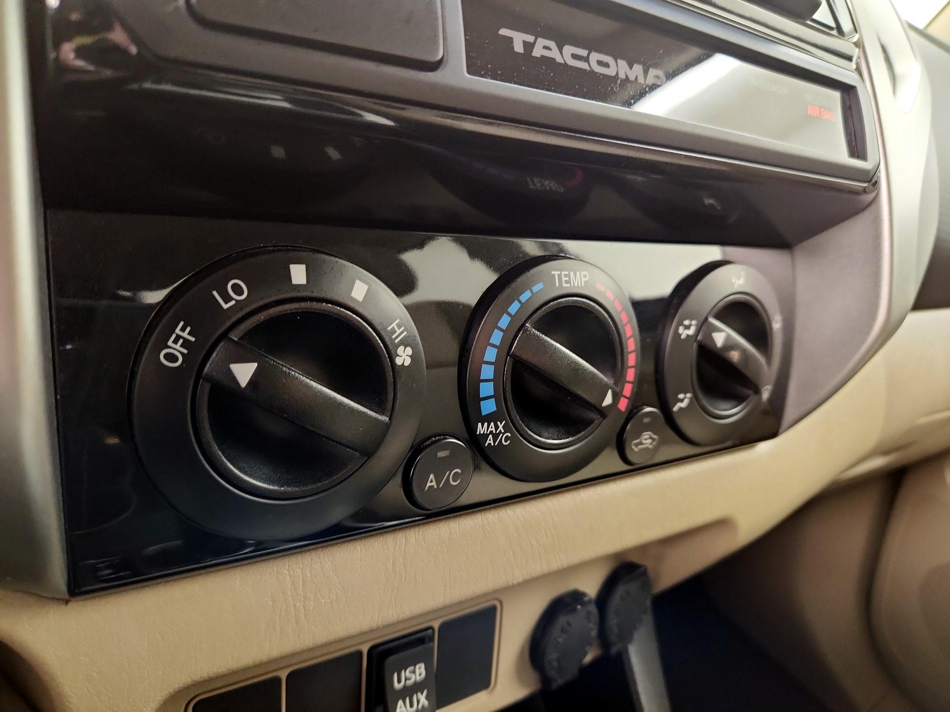 Thumbnail: 2015 Toyota Tacoma - 16