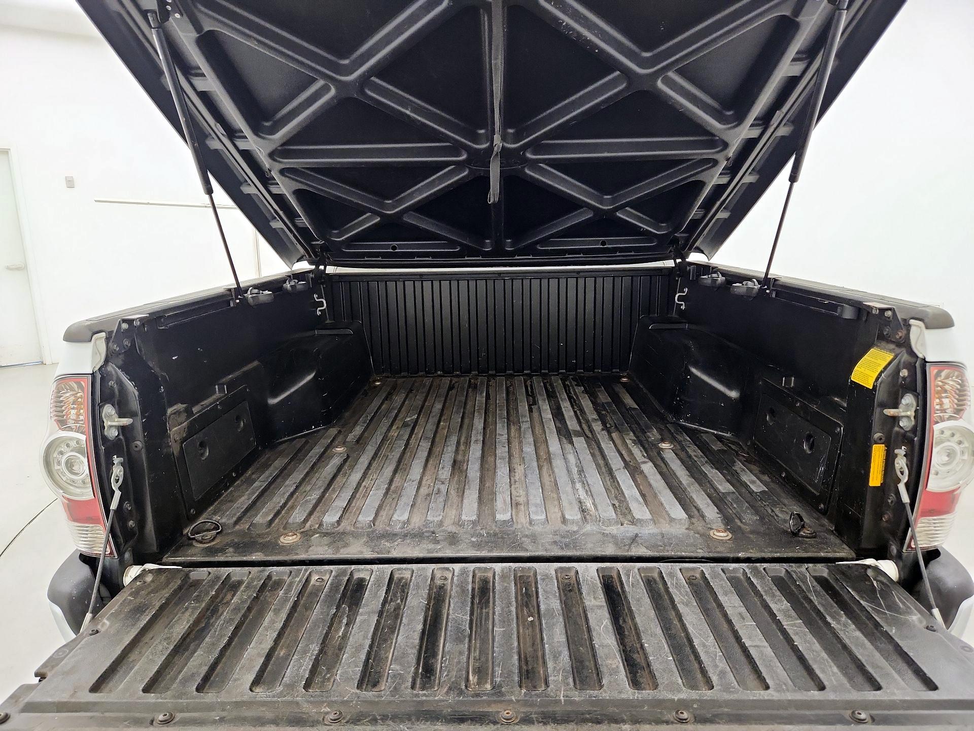 Thumbnail: 2015 Toyota Tacoma - 20