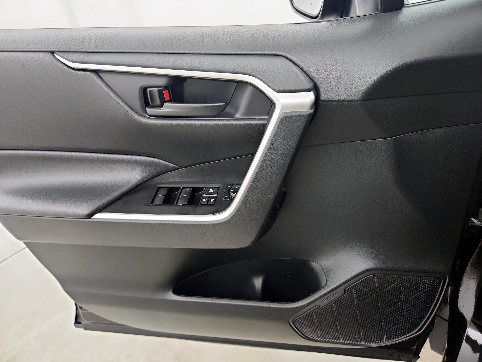 Thumbnail: 2021 Toyota RAV4 - 12