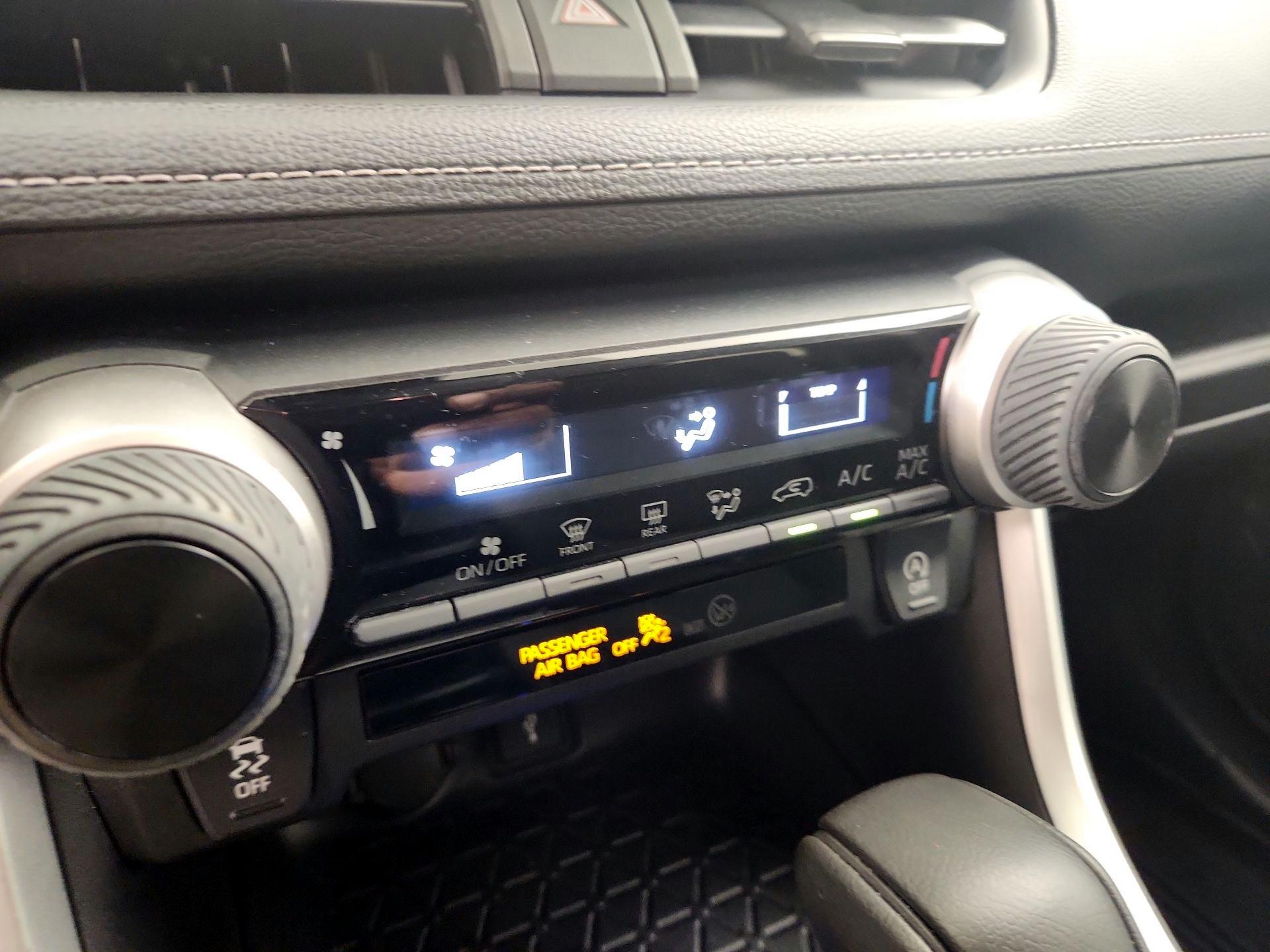 Thumbnail: 2021 Toyota RAV4 - 16