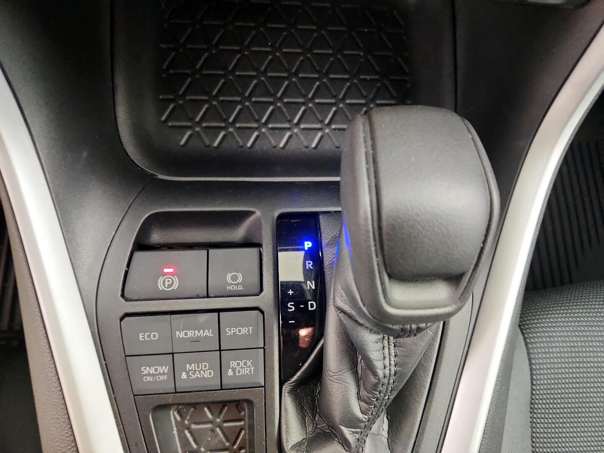 Thumbnail: 2021 Toyota RAV4 - 17