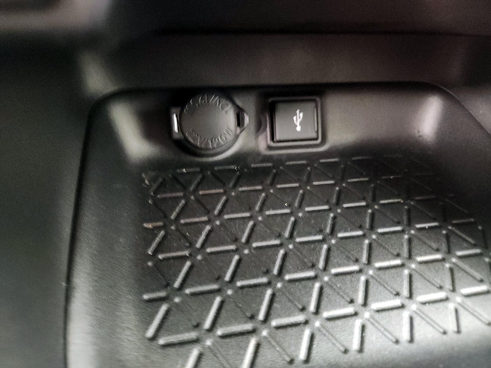 Thumbnail: 2021 Toyota RAV4 - 18