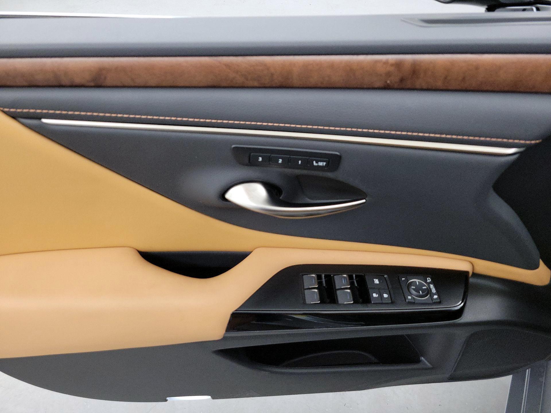 Thumbnail: 2022 Lexus ES - 12