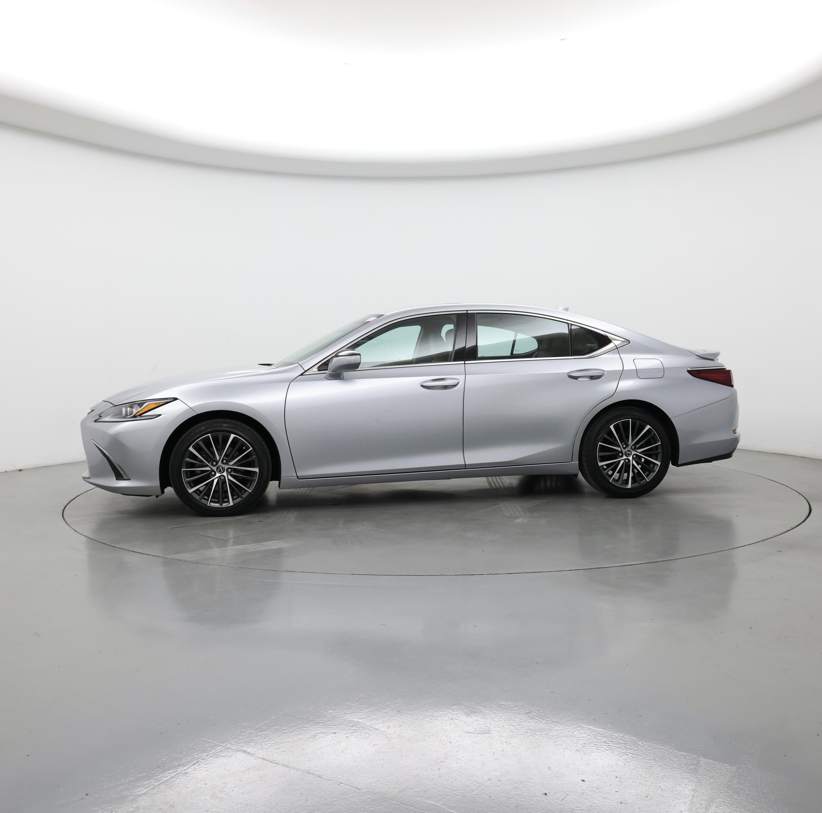 Thumbnail: 2022 Lexus ES - 3