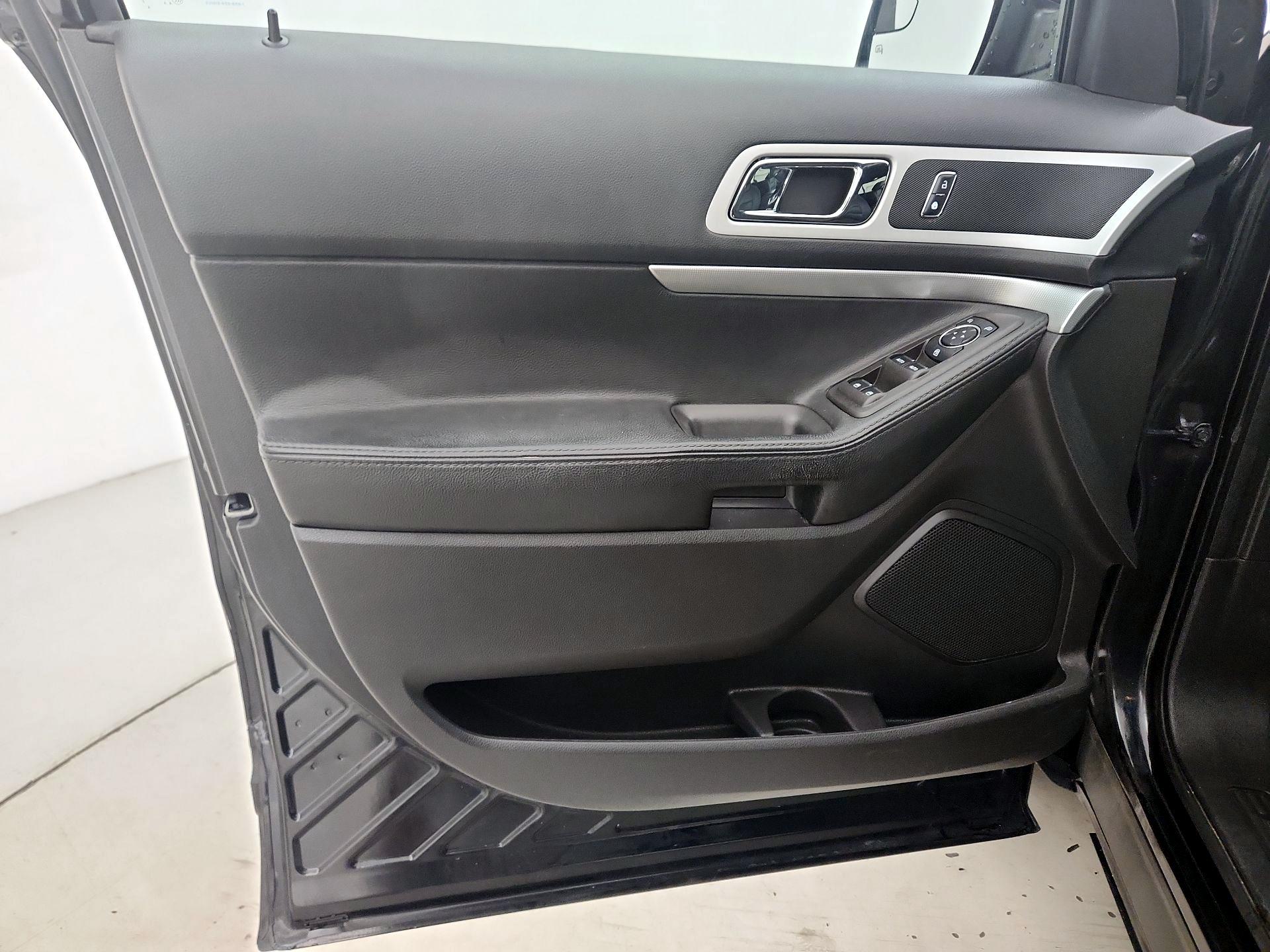 Thumbnail: 2015 Ford Explorer - 12