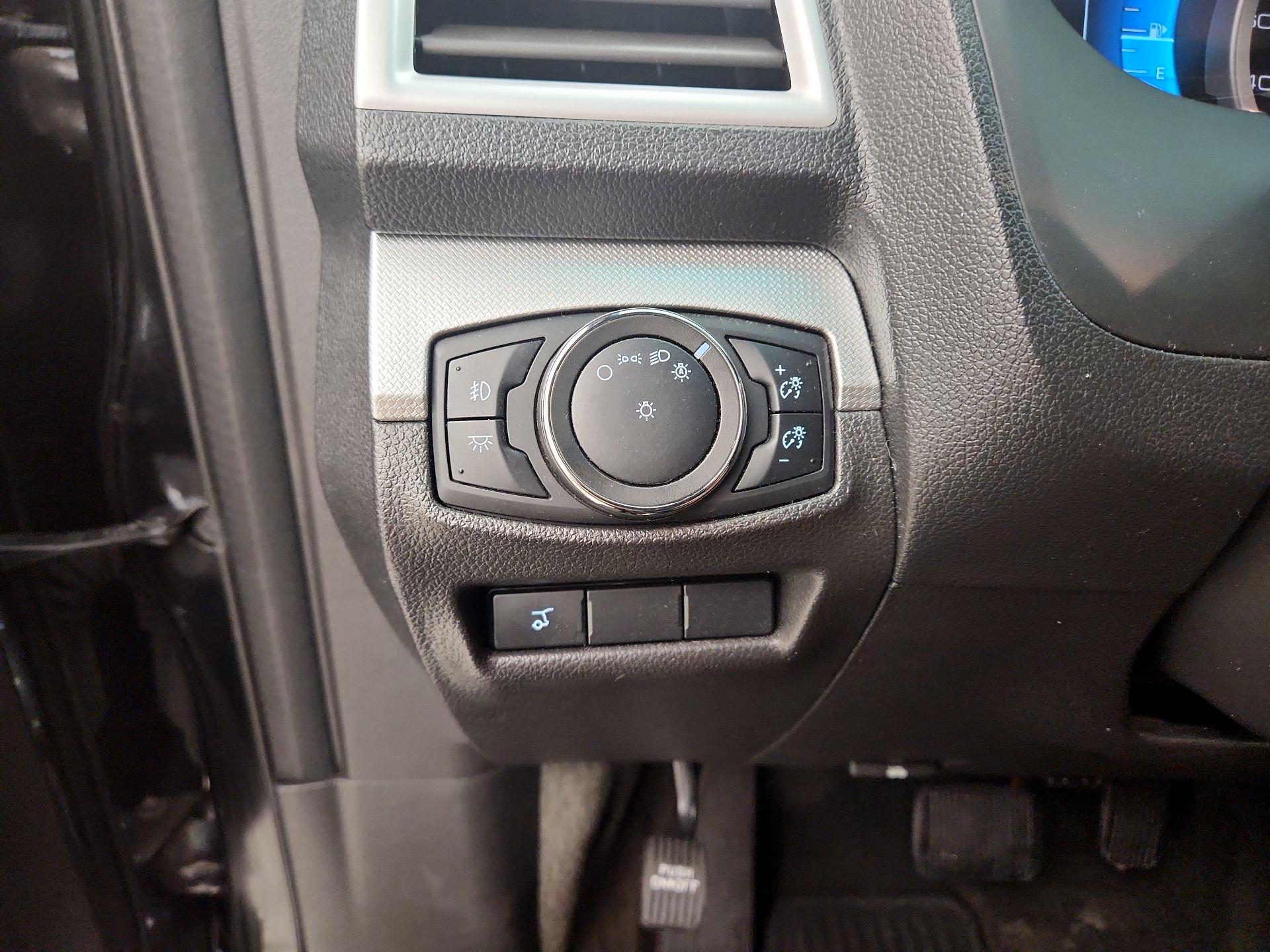 Thumbnail: 2015 Ford Explorer - 13