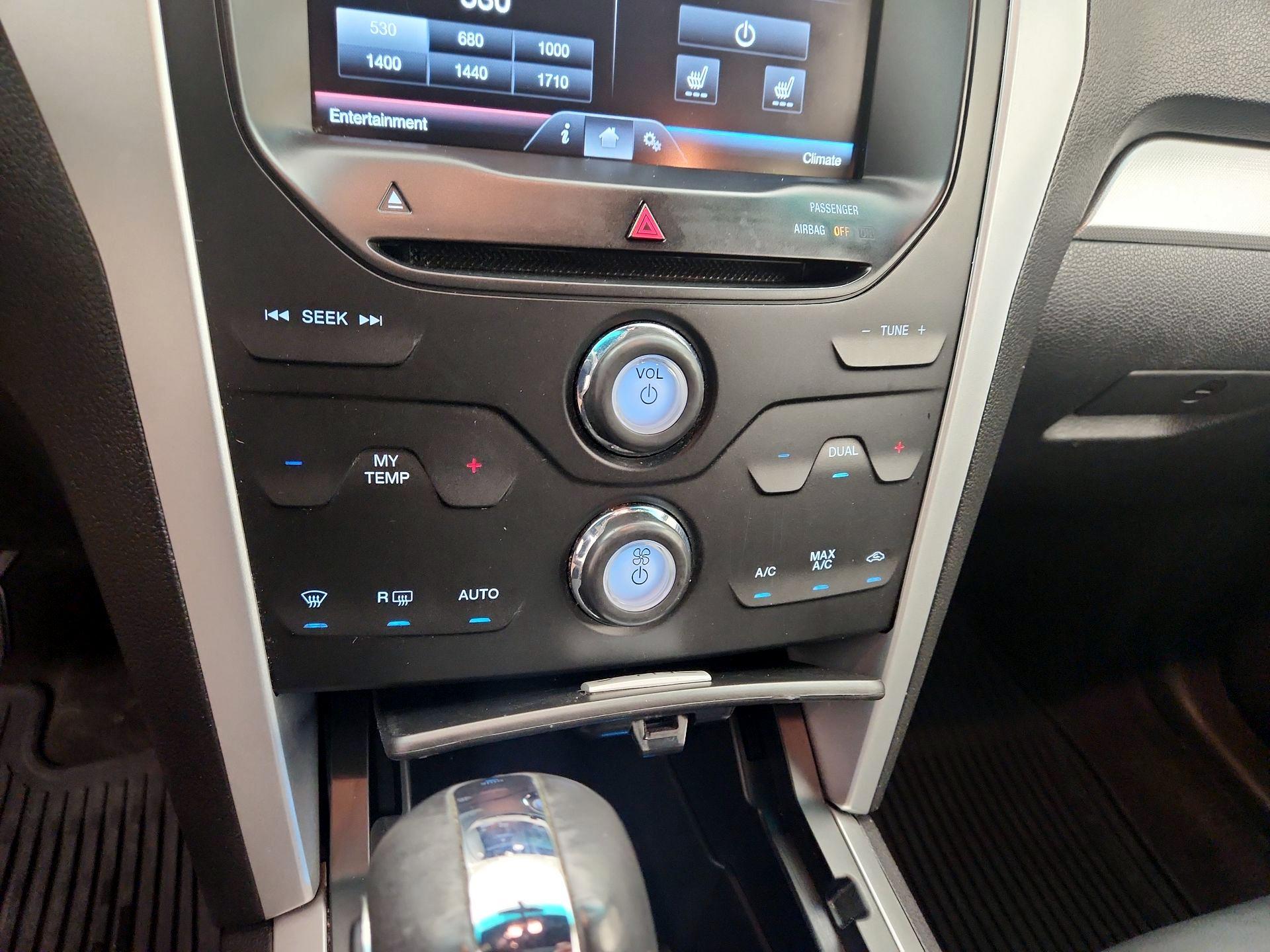 Thumbnail: 2015 Ford Explorer - 16
