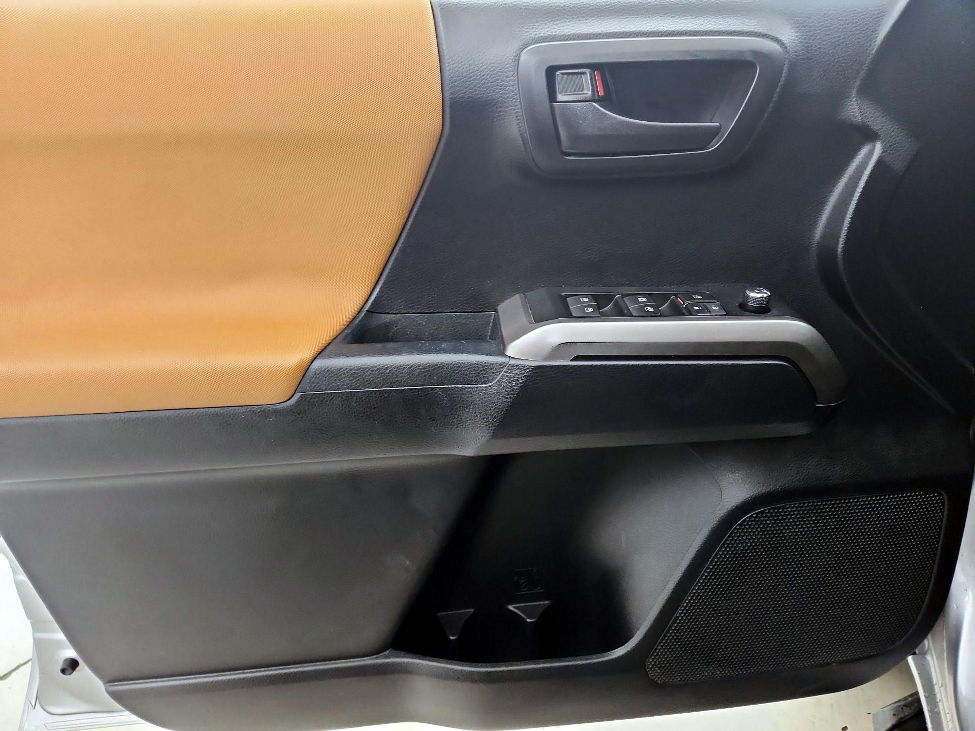 Thumbnail: 2018 Toyota Tacoma - 12
