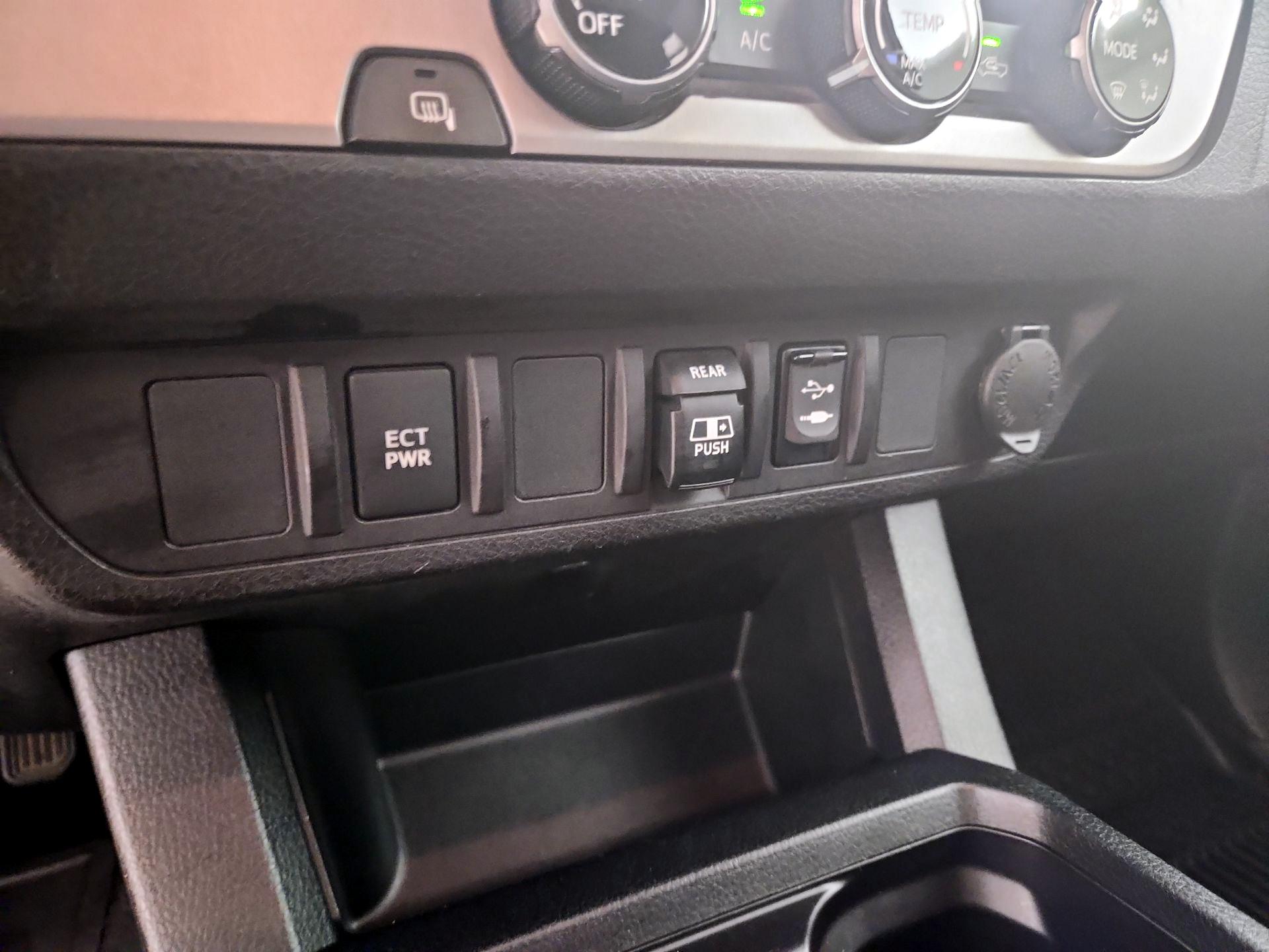 Thumbnail: 2018 Toyota Tacoma - 18