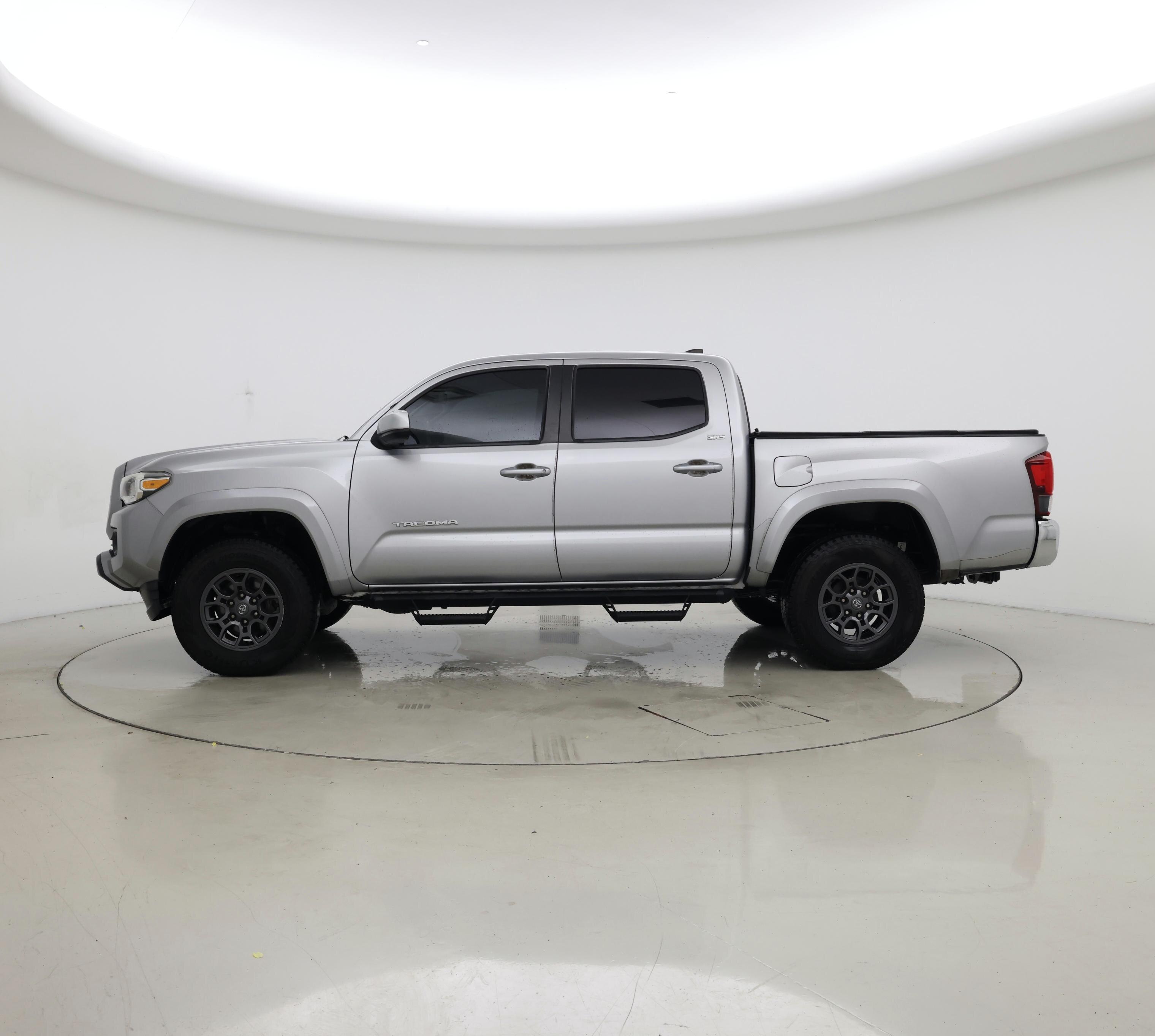 Thumbnail: 2018 Toyota Tacoma - 3