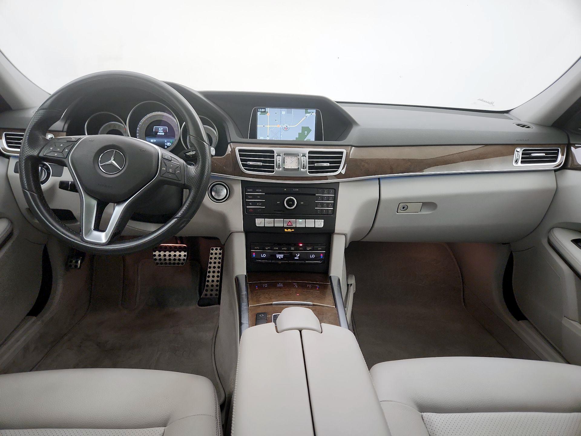 Thumbnail: 2016 Mercedes-Benz E-Class - 9