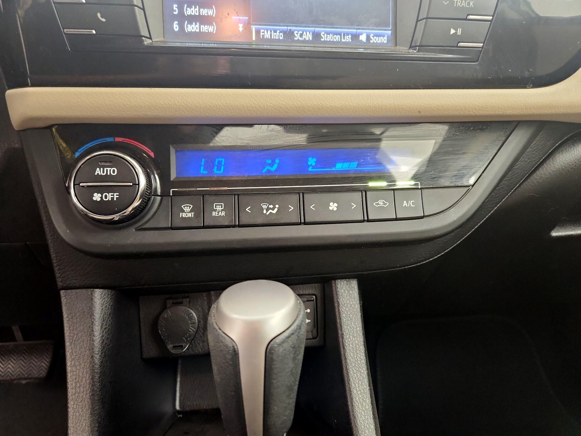 Thumbnail: 2015 Toyota Corolla - 16