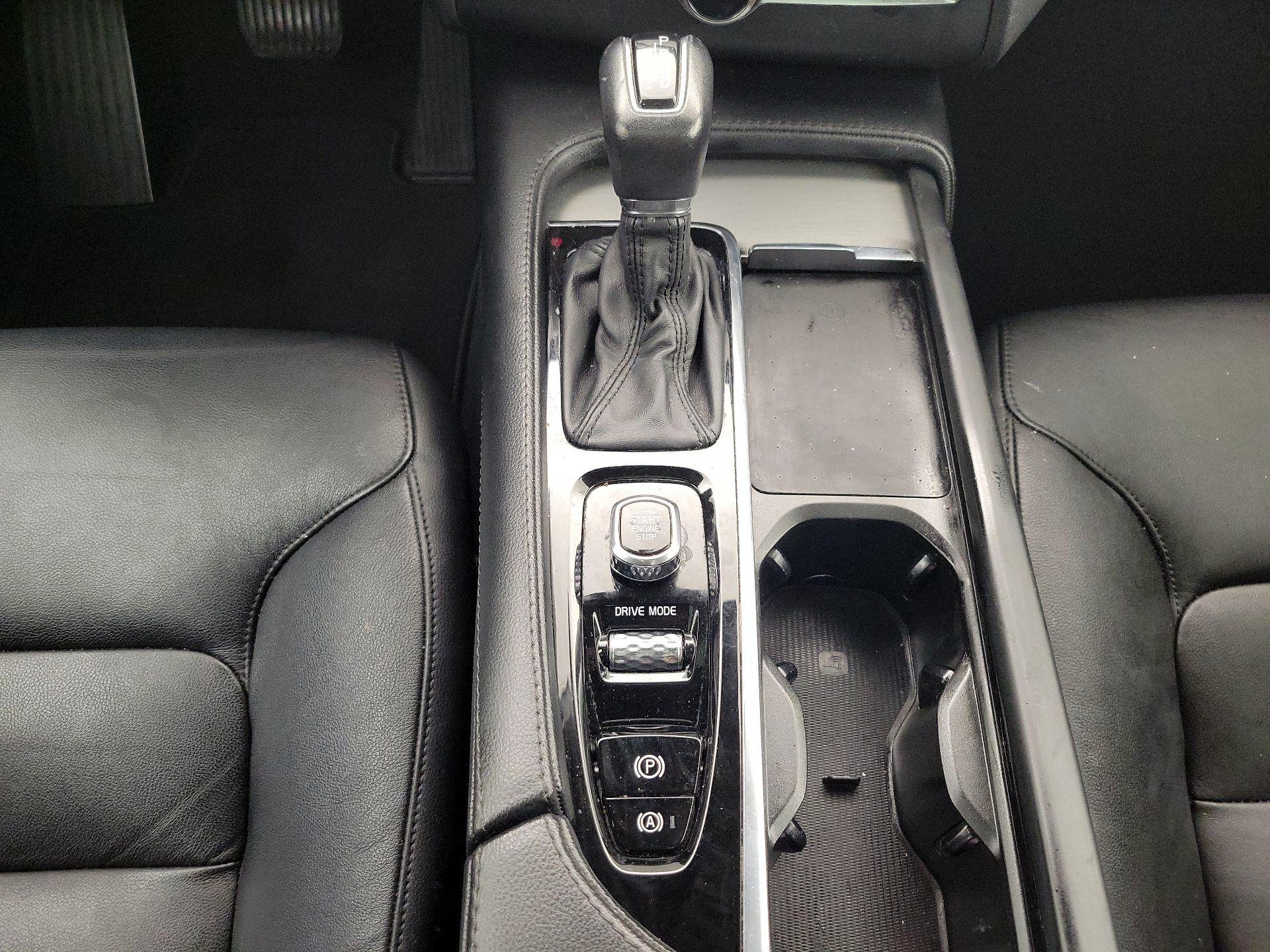 Thumbnail: 2021 Volvo XC90 - 17