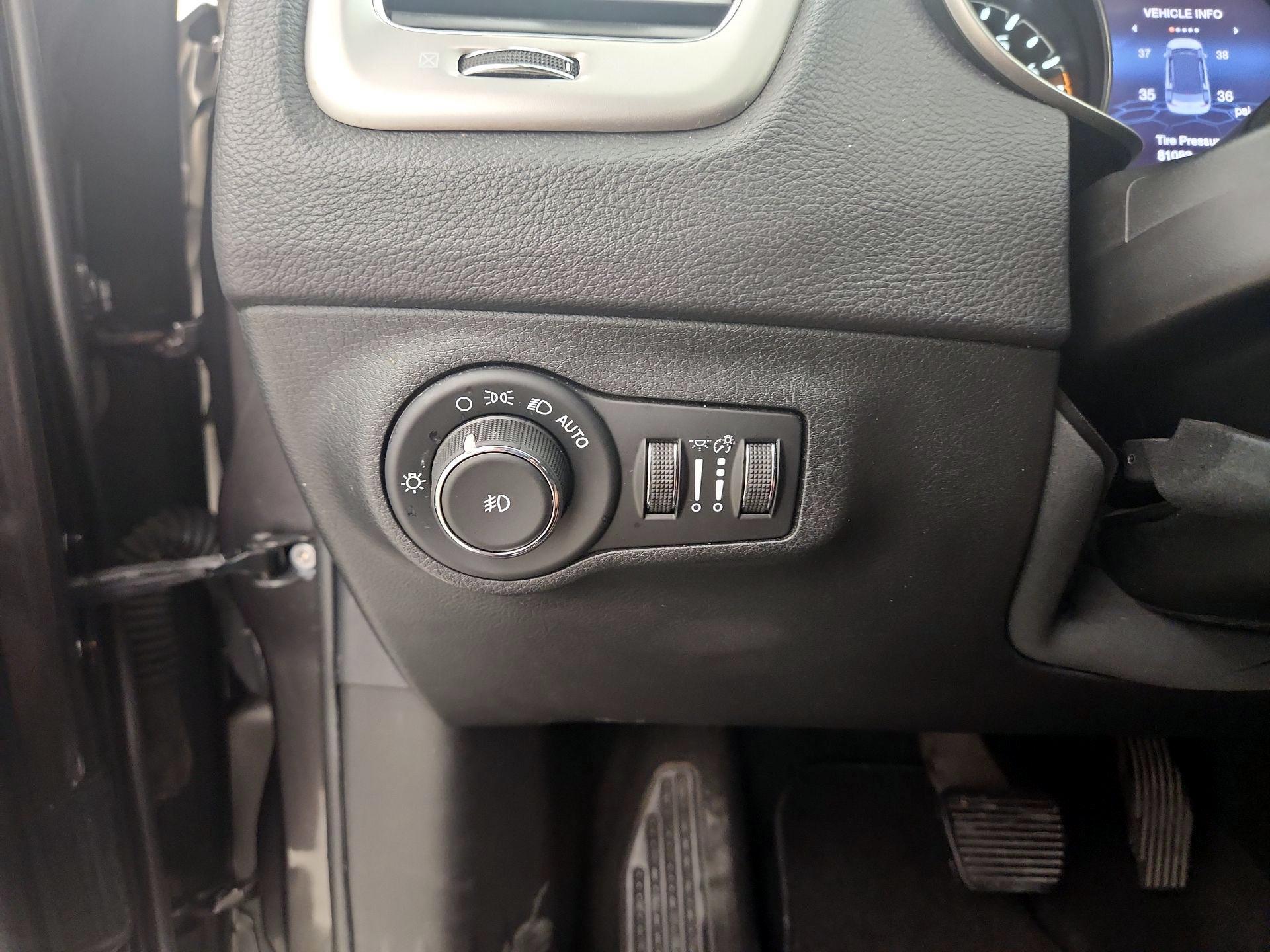 Thumbnail: 2017 Jeep Compass - 13