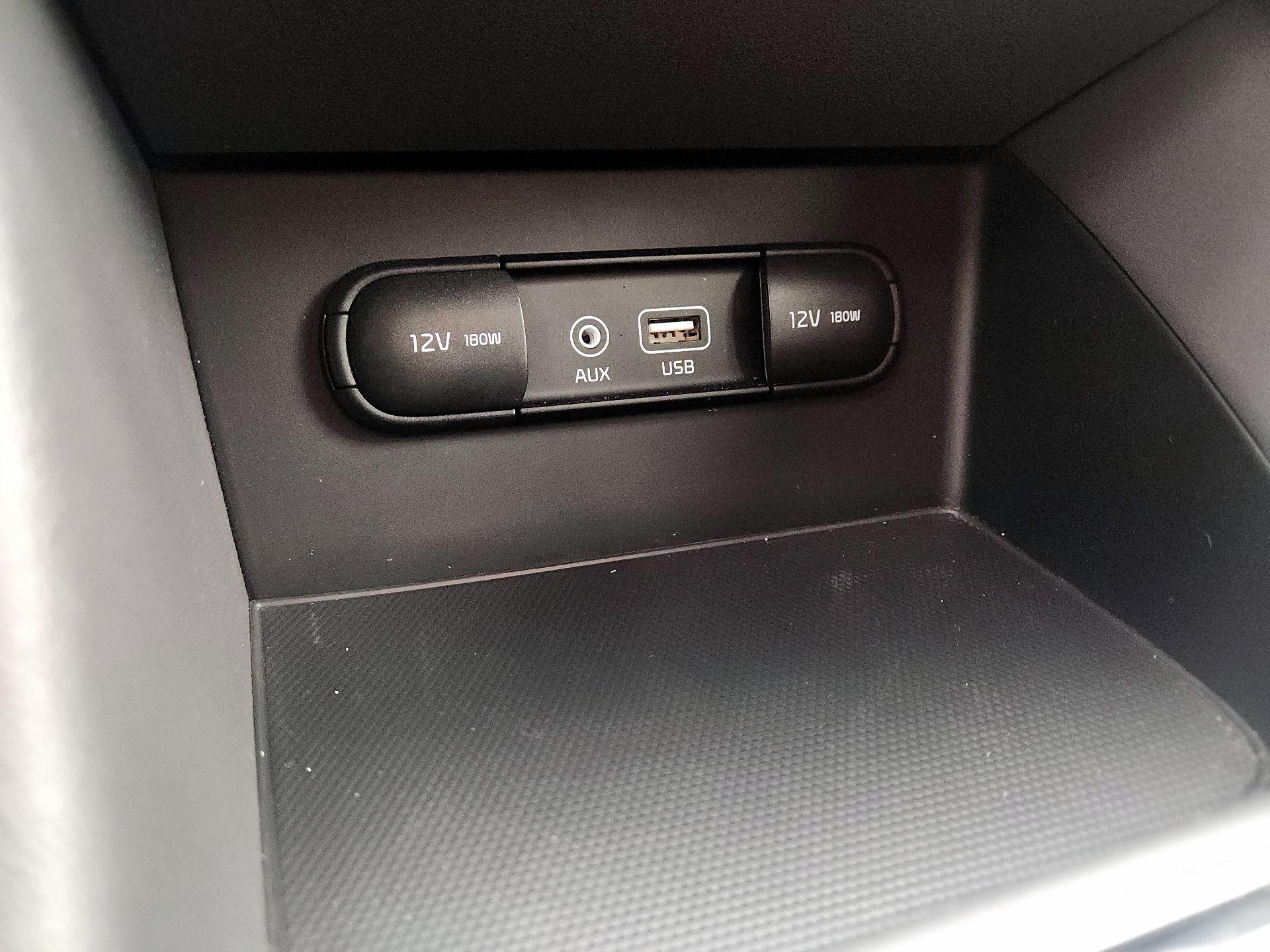Thumbnail: 2018 Kia Niro - 18