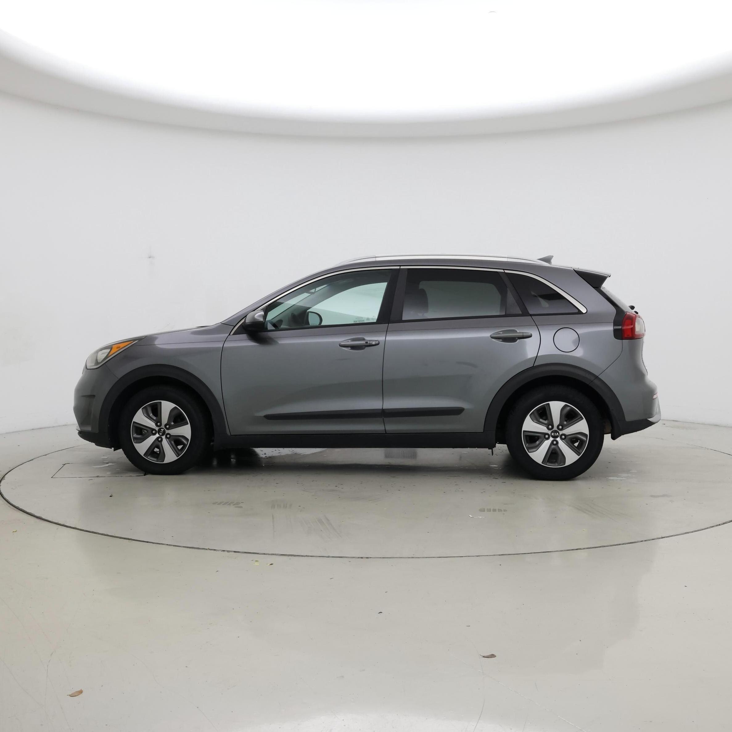 Thumbnail: 2018 Kia Niro - 3