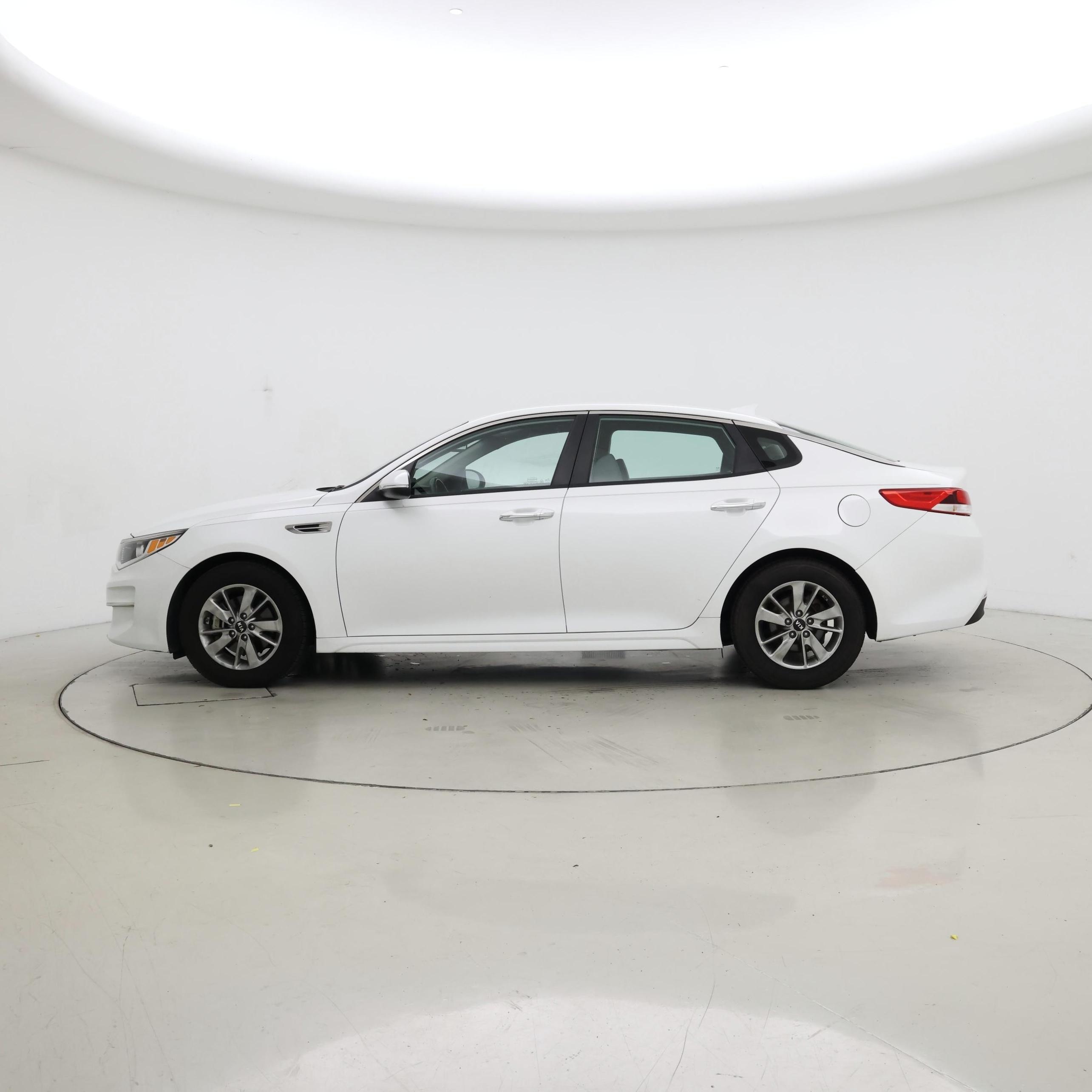 Thumbnail: 2016 Kia Optima - 3