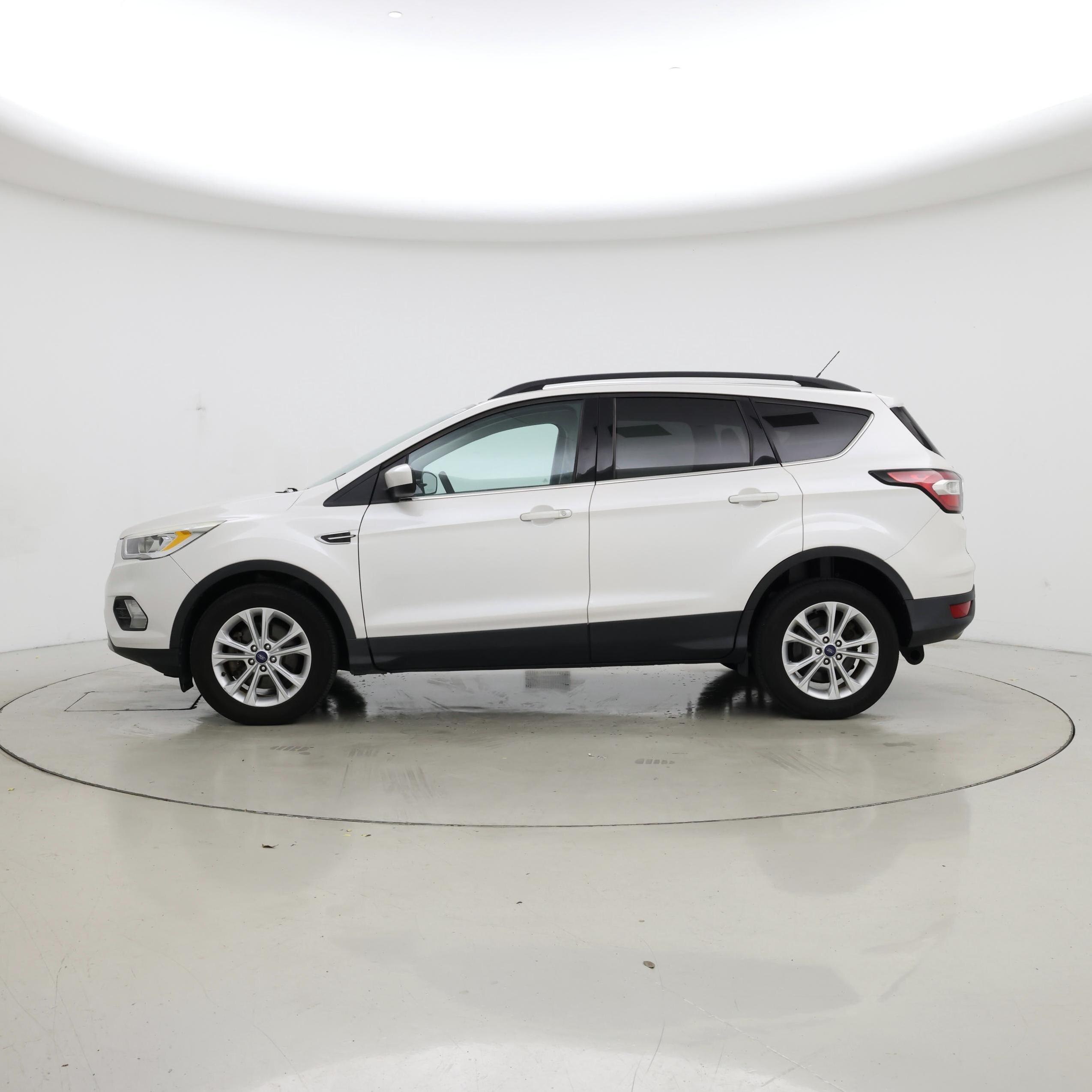 Thumbnail: 2017 Ford Escape - 3