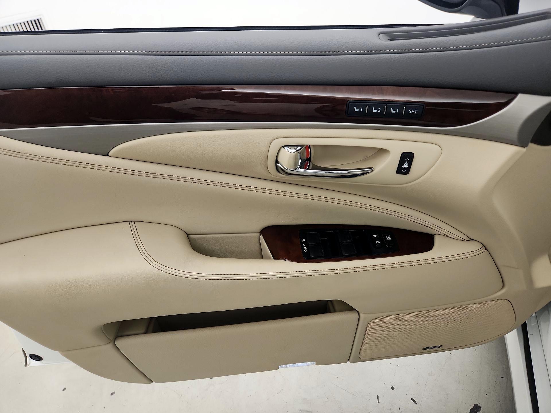 Thumbnail: 2014 Lexus LS - 12