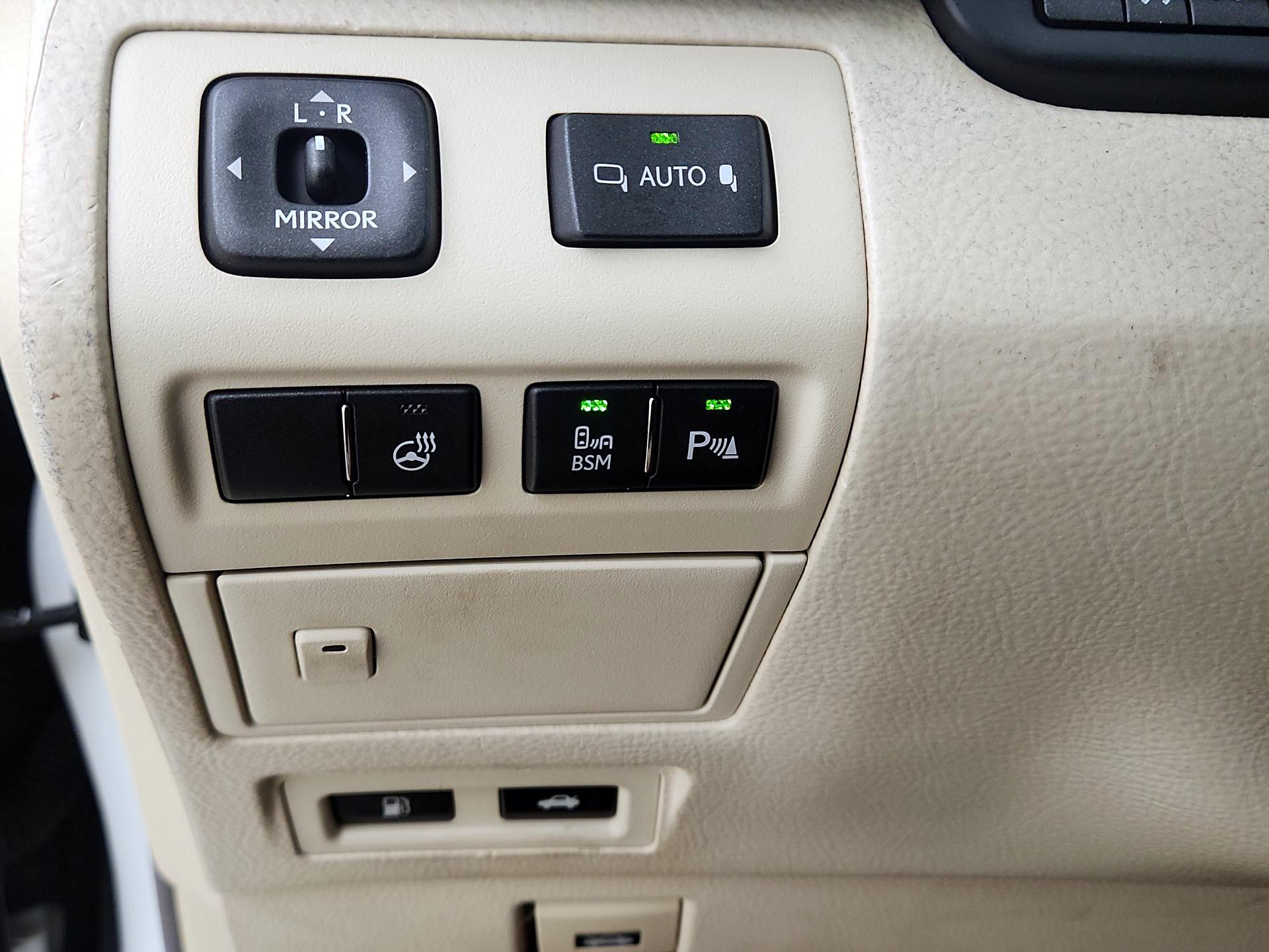 Thumbnail: 2014 Lexus LS - 13