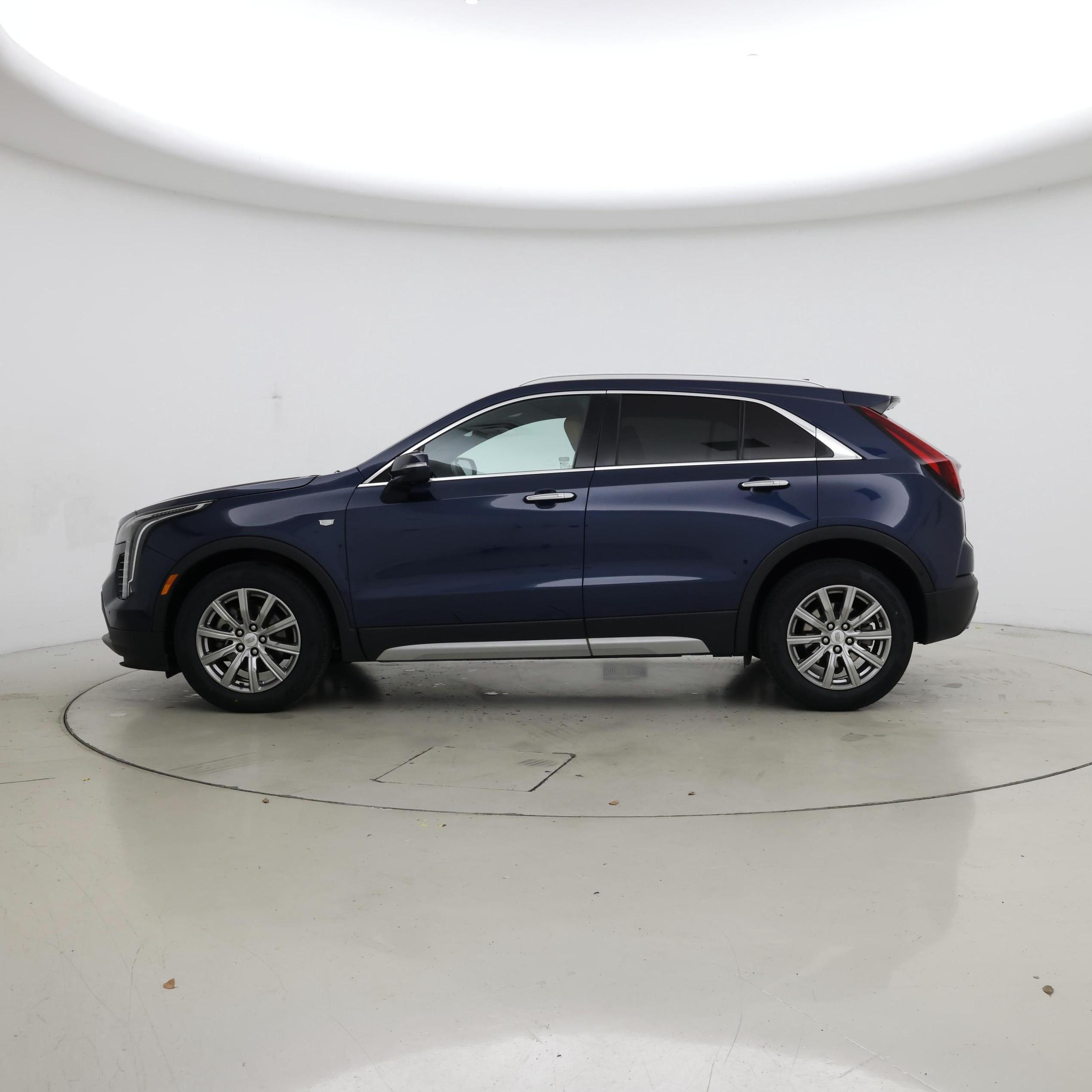 Thumbnail: 2019 Cadillac XT4 - 3