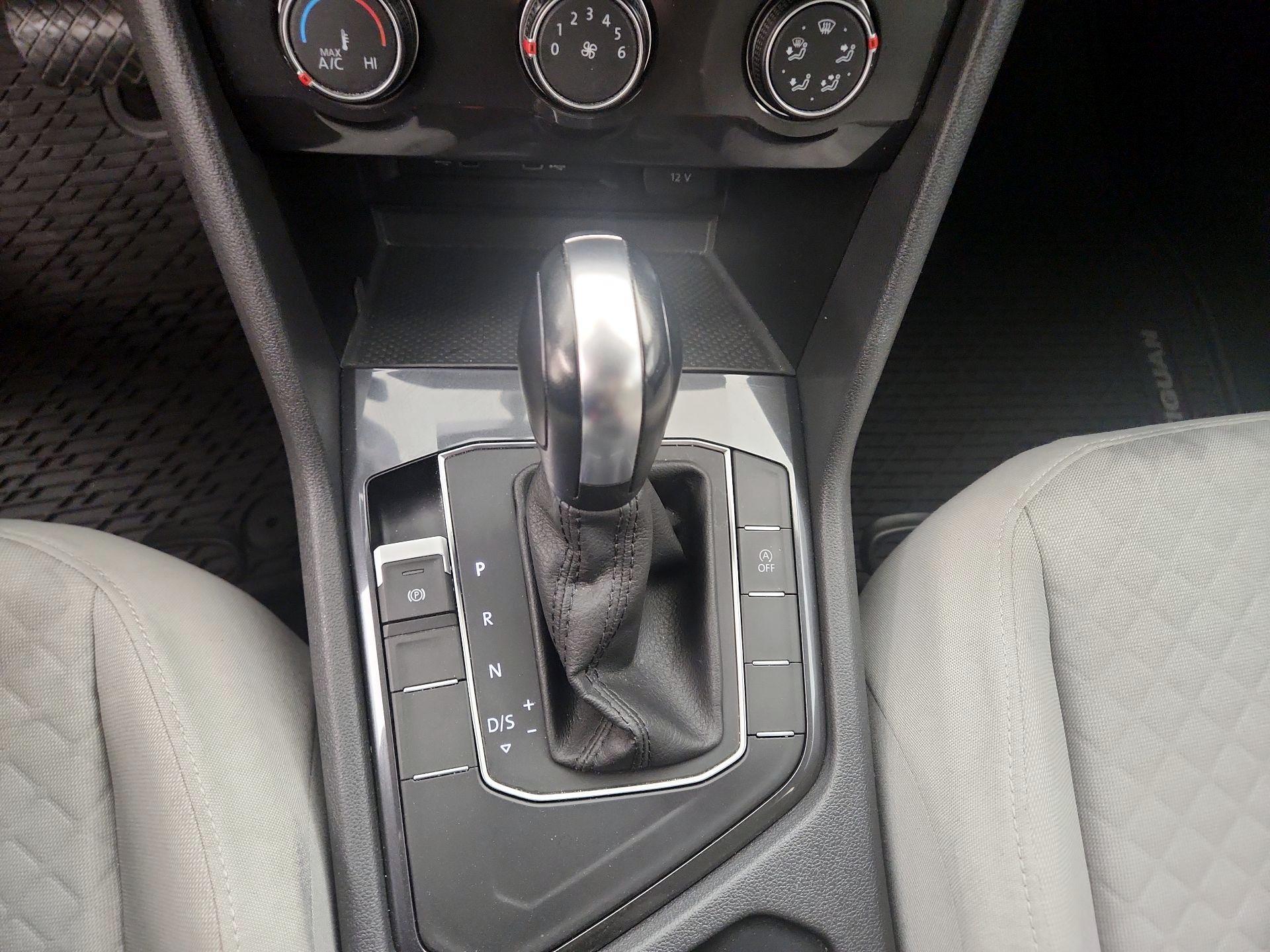 Thumbnail: 2020 Volkswagen Tiguan - 17