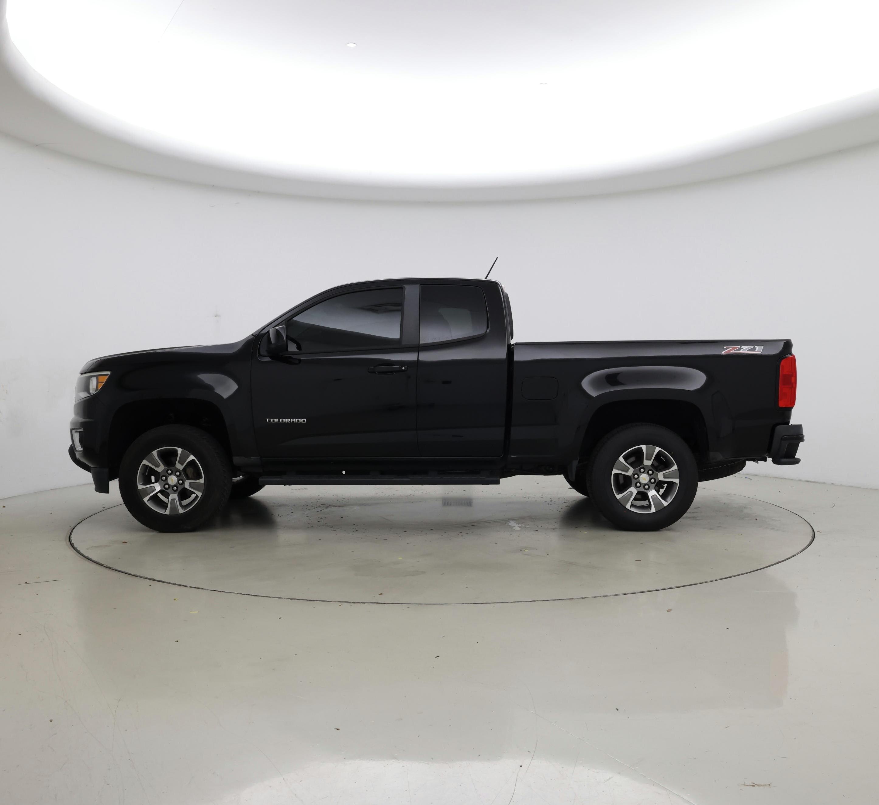Thumbnail: 2018 Chevrolet Colorado - 3