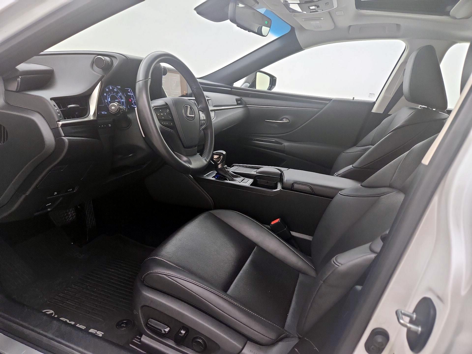 Thumbnail: 2020 Lexus ES - 11