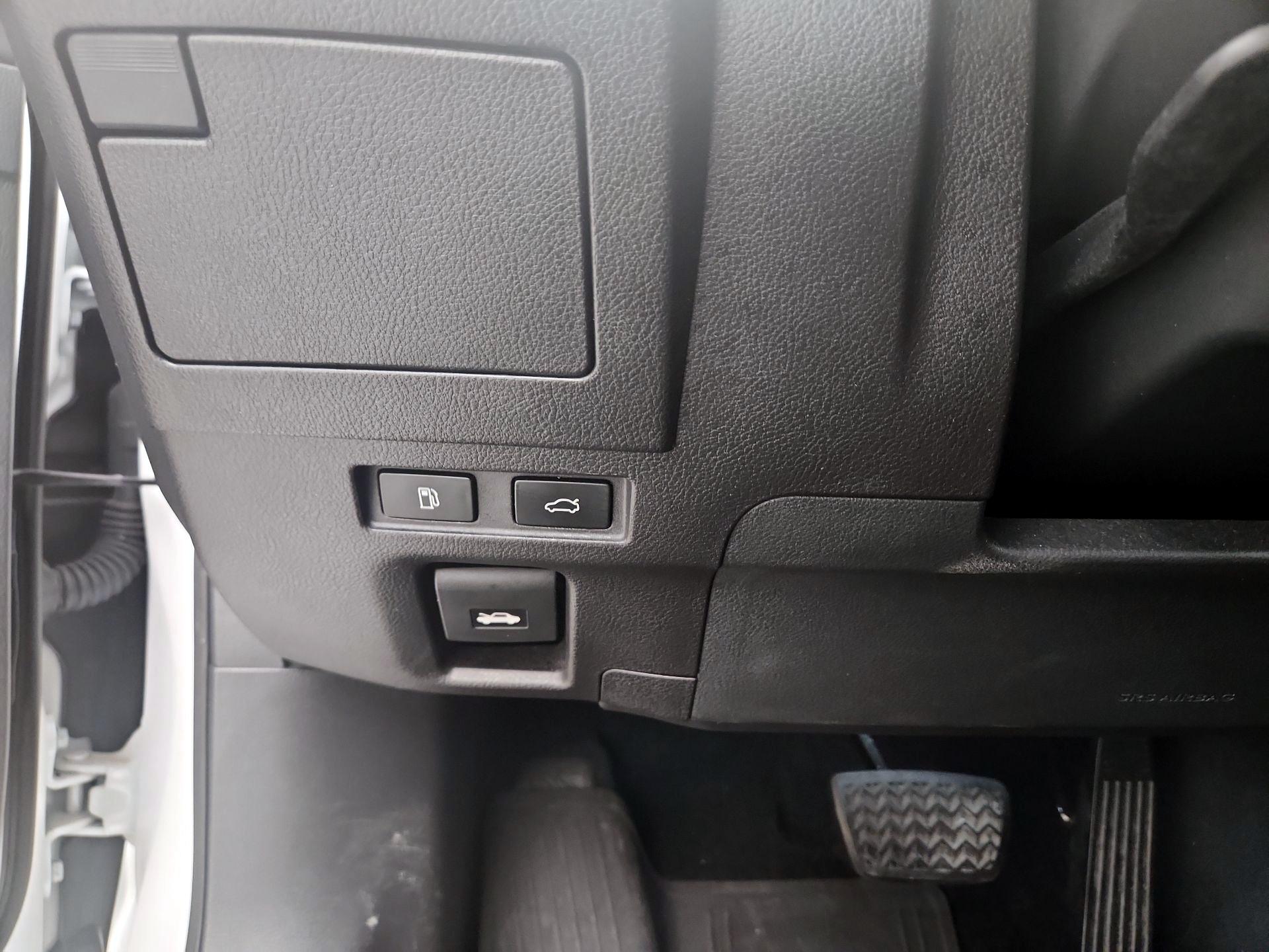 Thumbnail: 2020 Lexus ES - 13