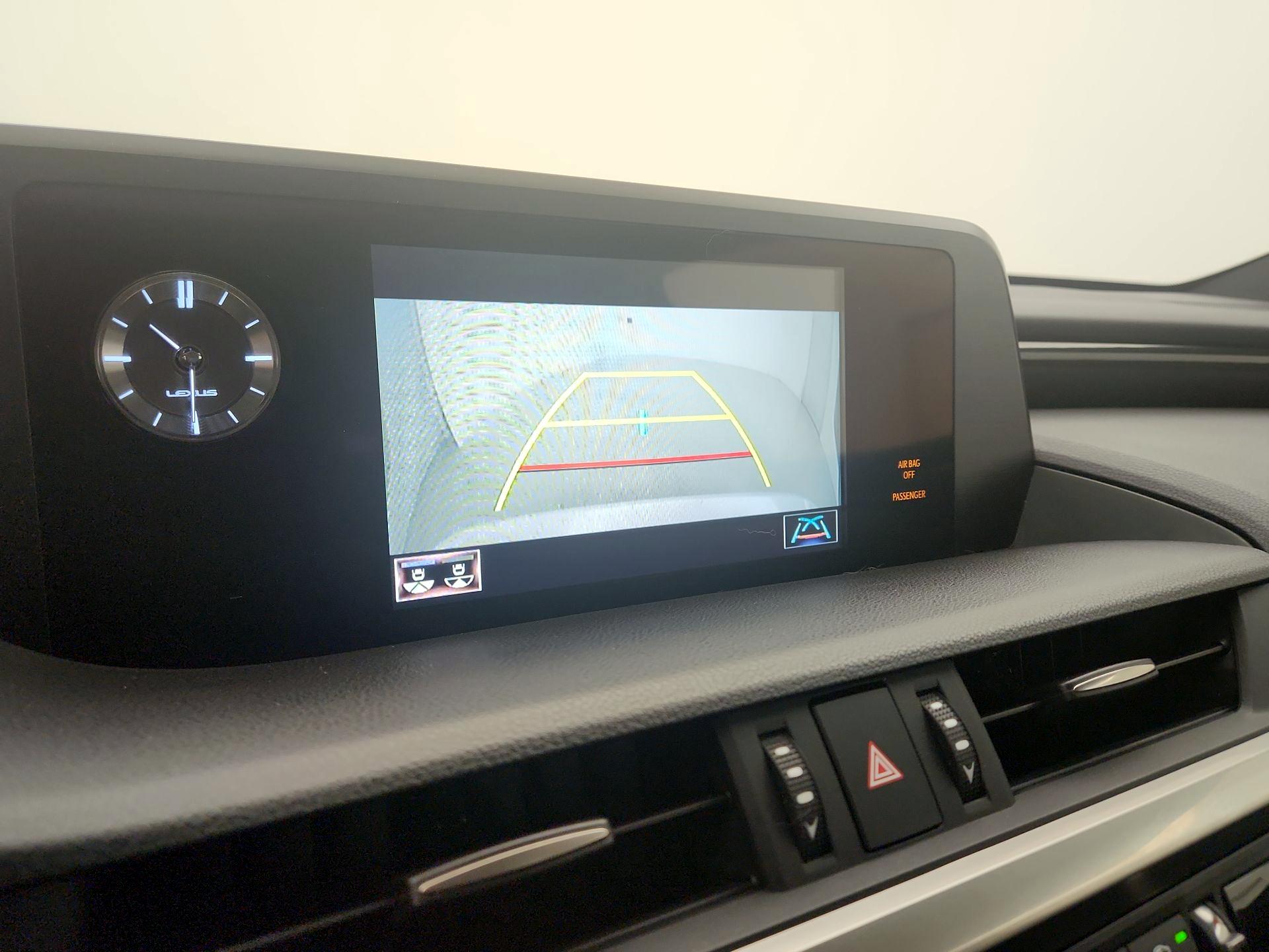 Thumbnail: 2020 Lexus ES - 14