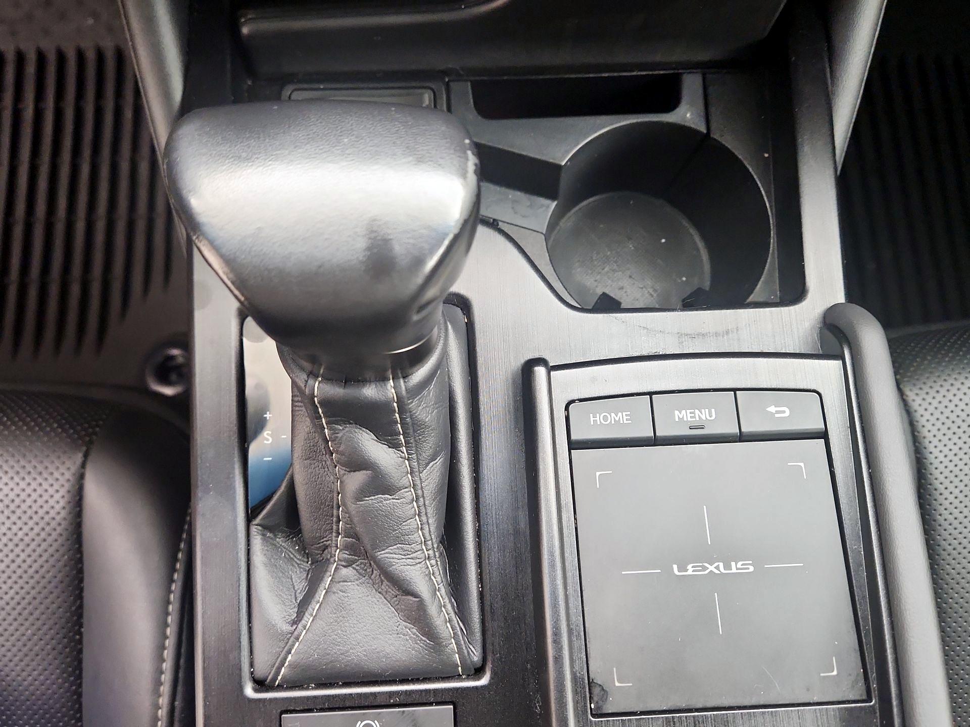 Thumbnail: 2020 Lexus ES - 17