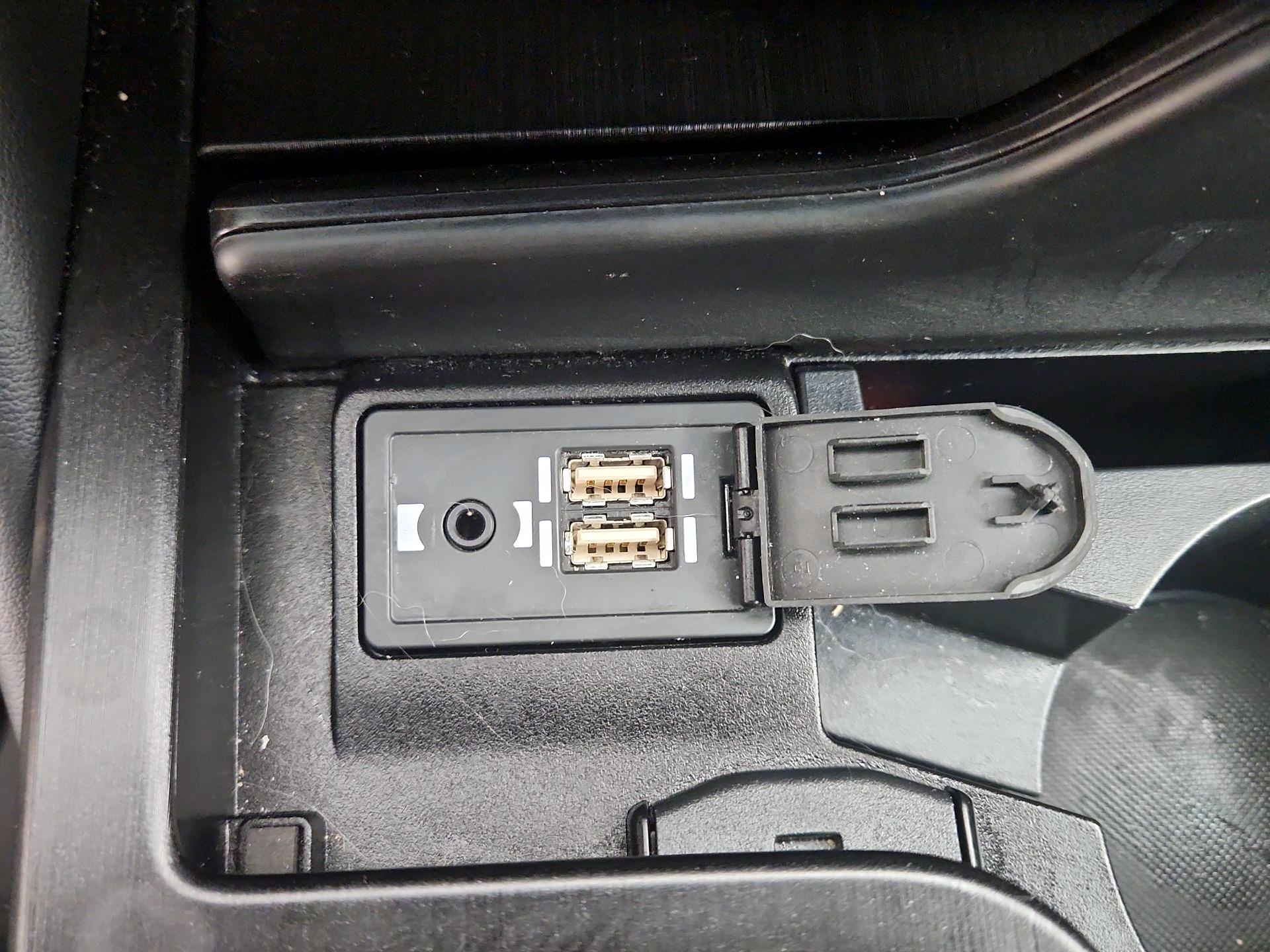 Thumbnail: 2020 Lexus ES - 18