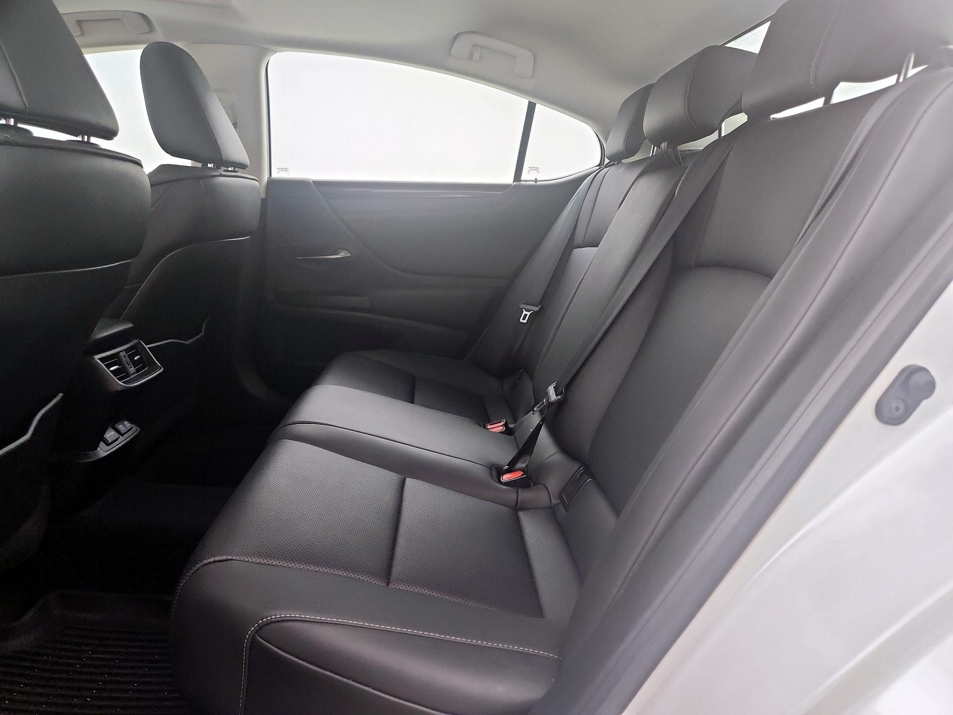 Thumbnail: 2020 Lexus ES - 20