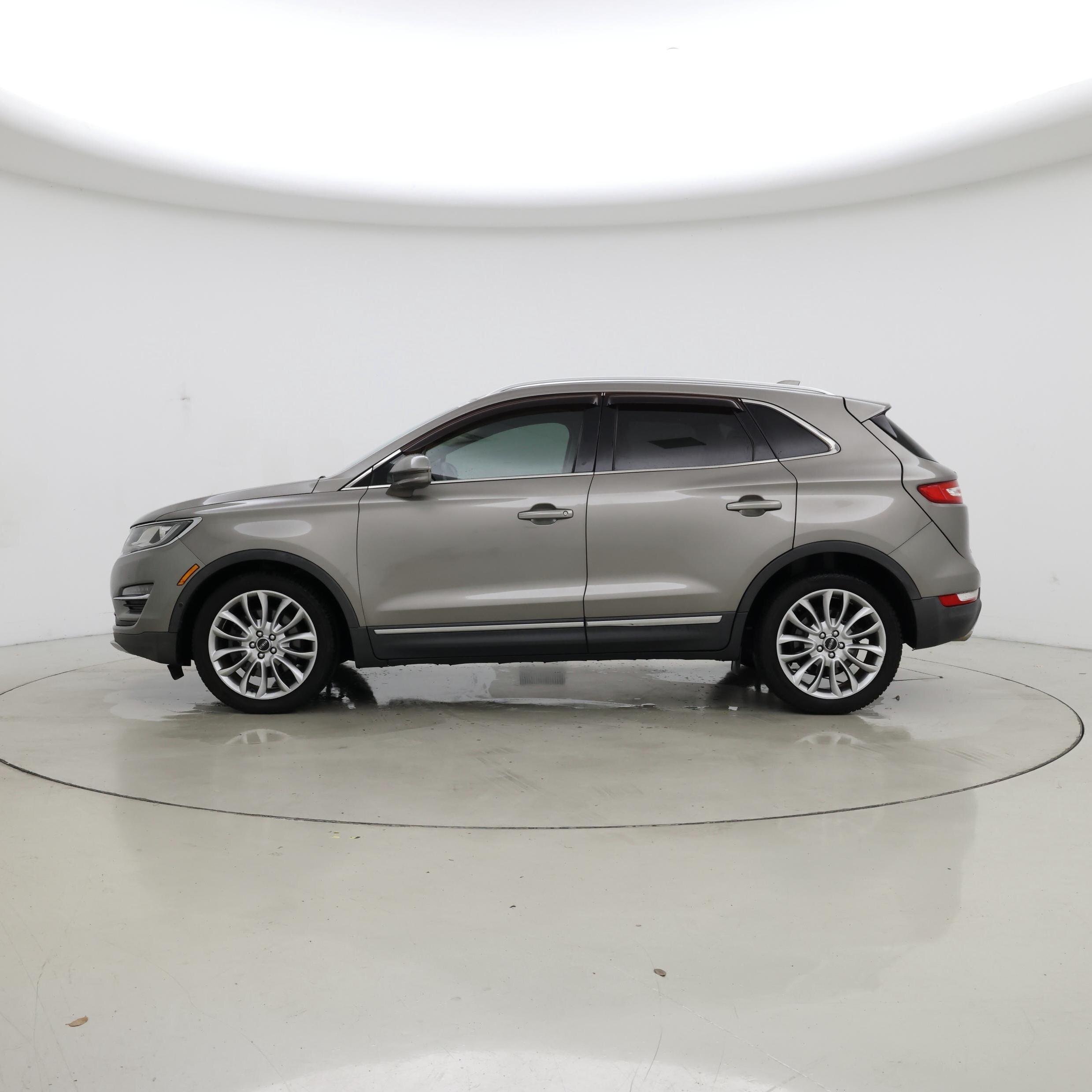 Thumbnail: 2017 Lincoln MKC - 3