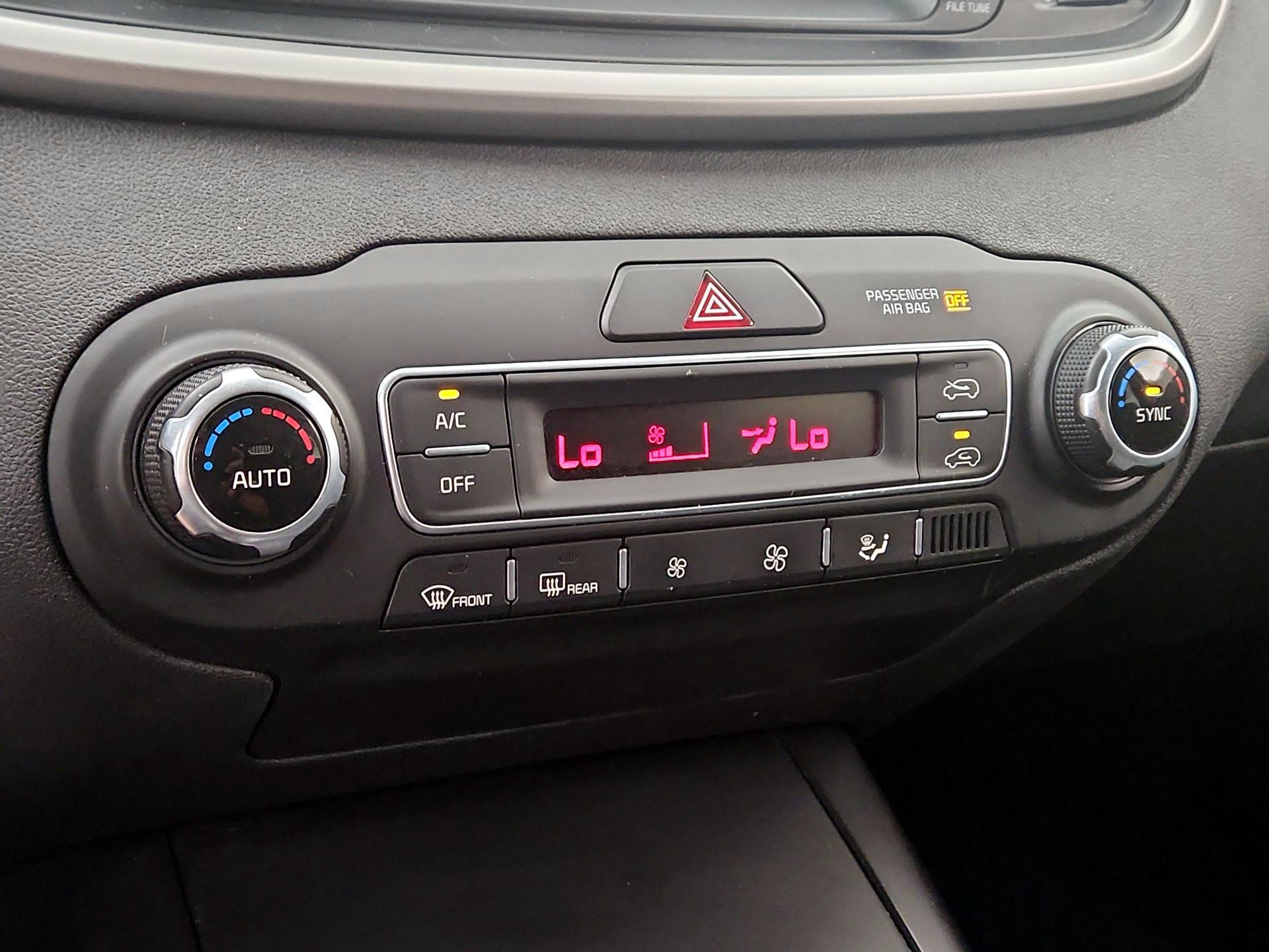 Thumbnail: 2019 Kia Sorento - 16