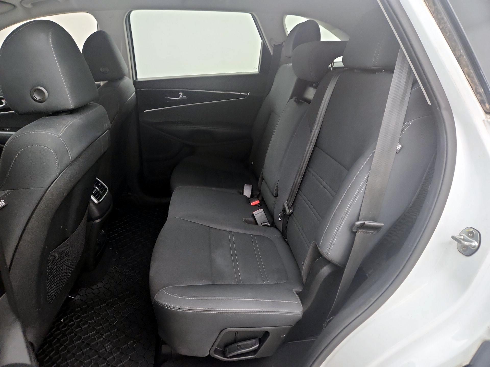 Thumbnail: 2019 Kia Sorento - 19