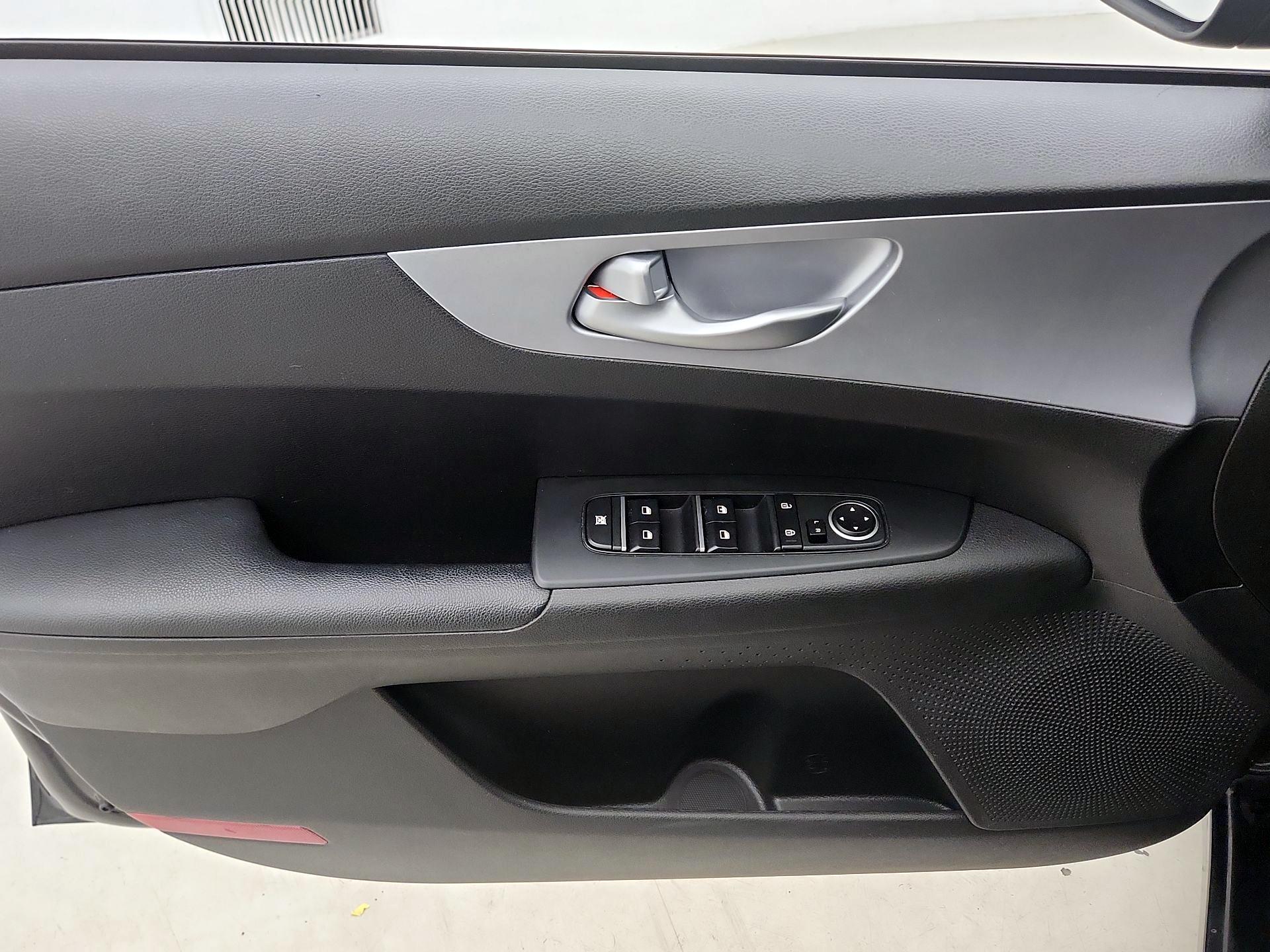 Thumbnail: 2023 Kia Forte - 12