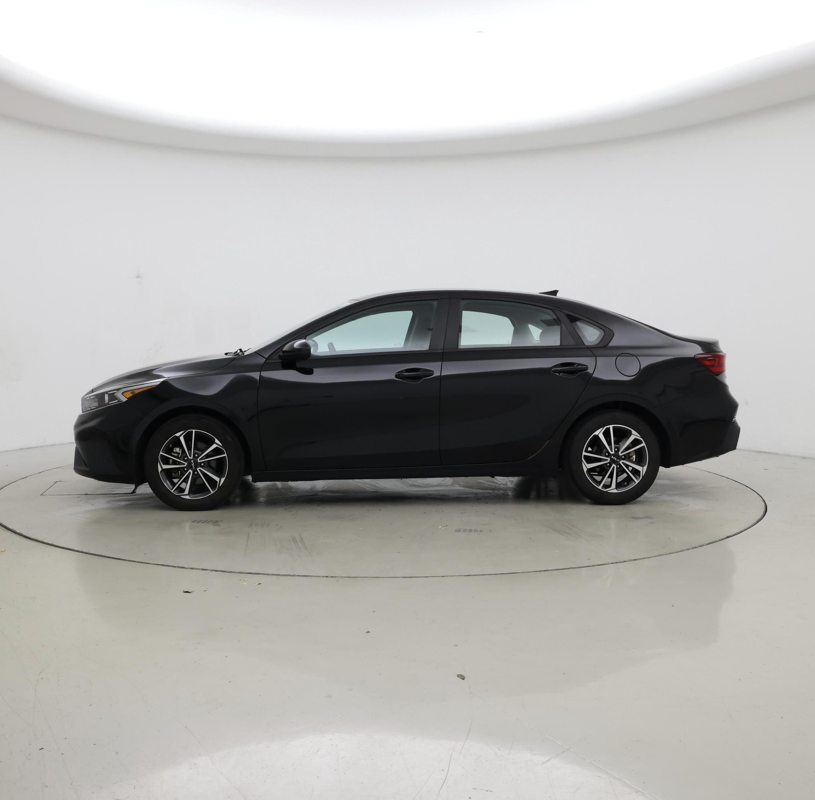 Thumbnail: 2023 Kia Forte - 3