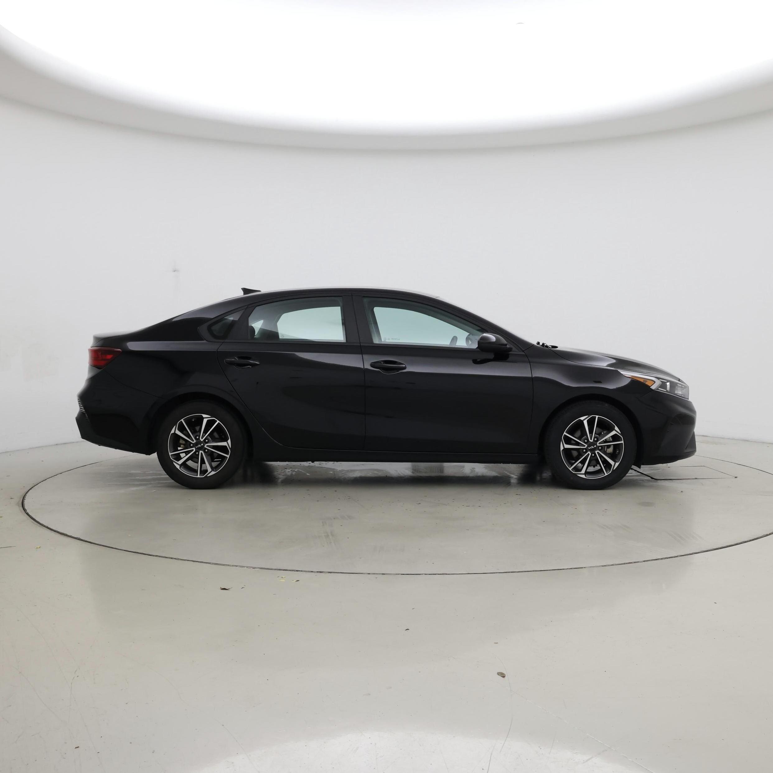 Thumbnail: 2023 Kia Forte - 7