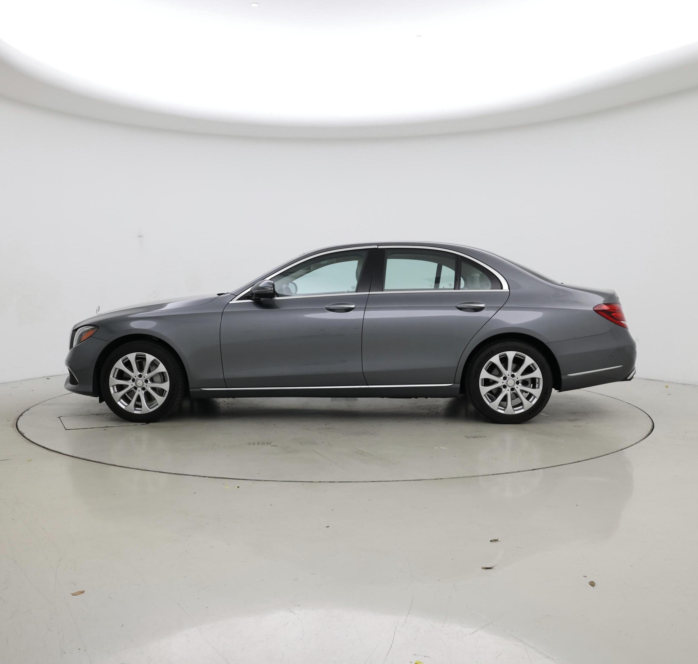 Thumbnail: 2017 Mercedes-Benz E-Class - 3