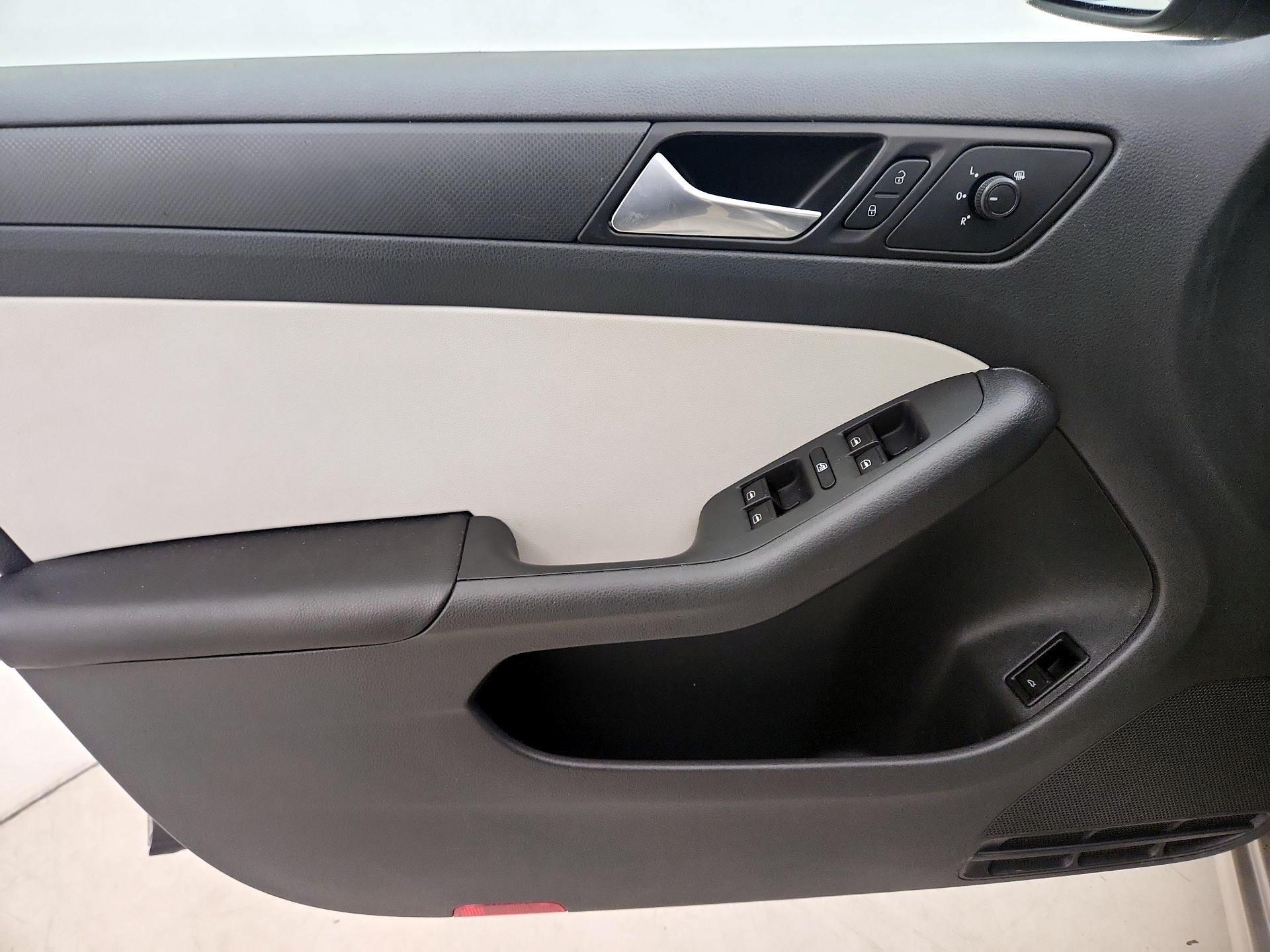 Thumbnail: 2015 Volkswagen Jetta - 12