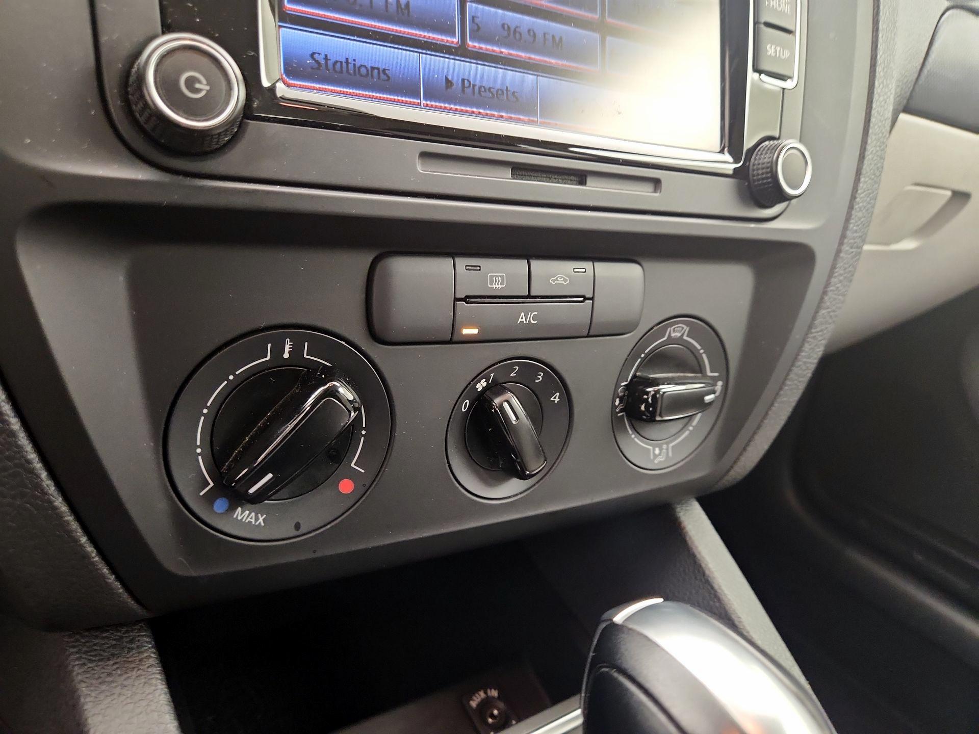 Thumbnail: 2015 Volkswagen Jetta - 16
