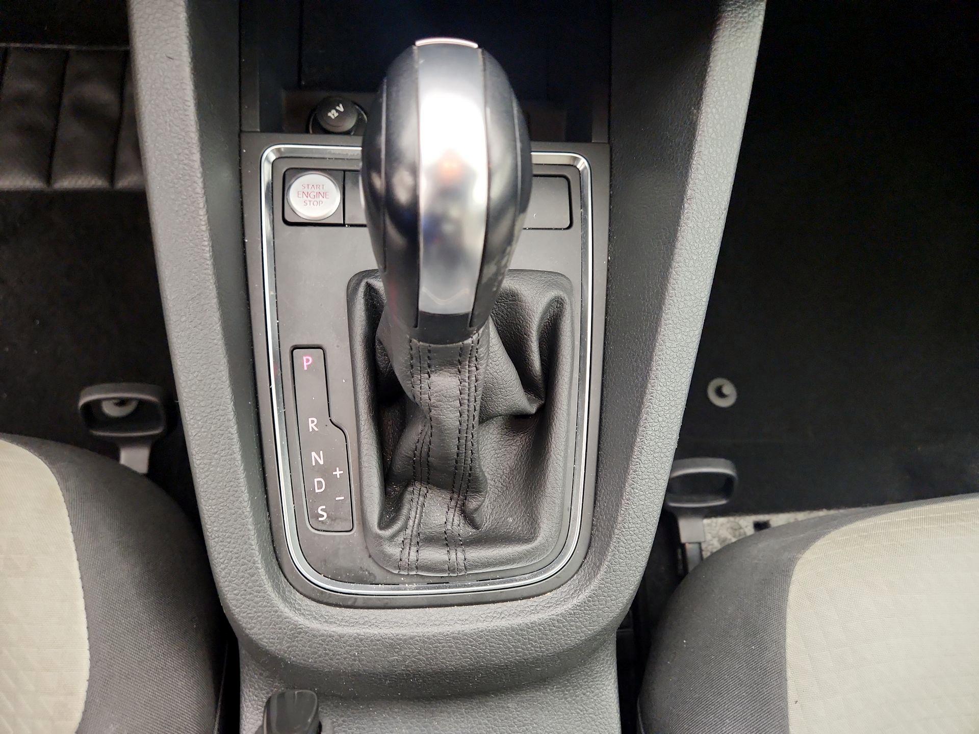 Thumbnail: 2015 Volkswagen Jetta - 17