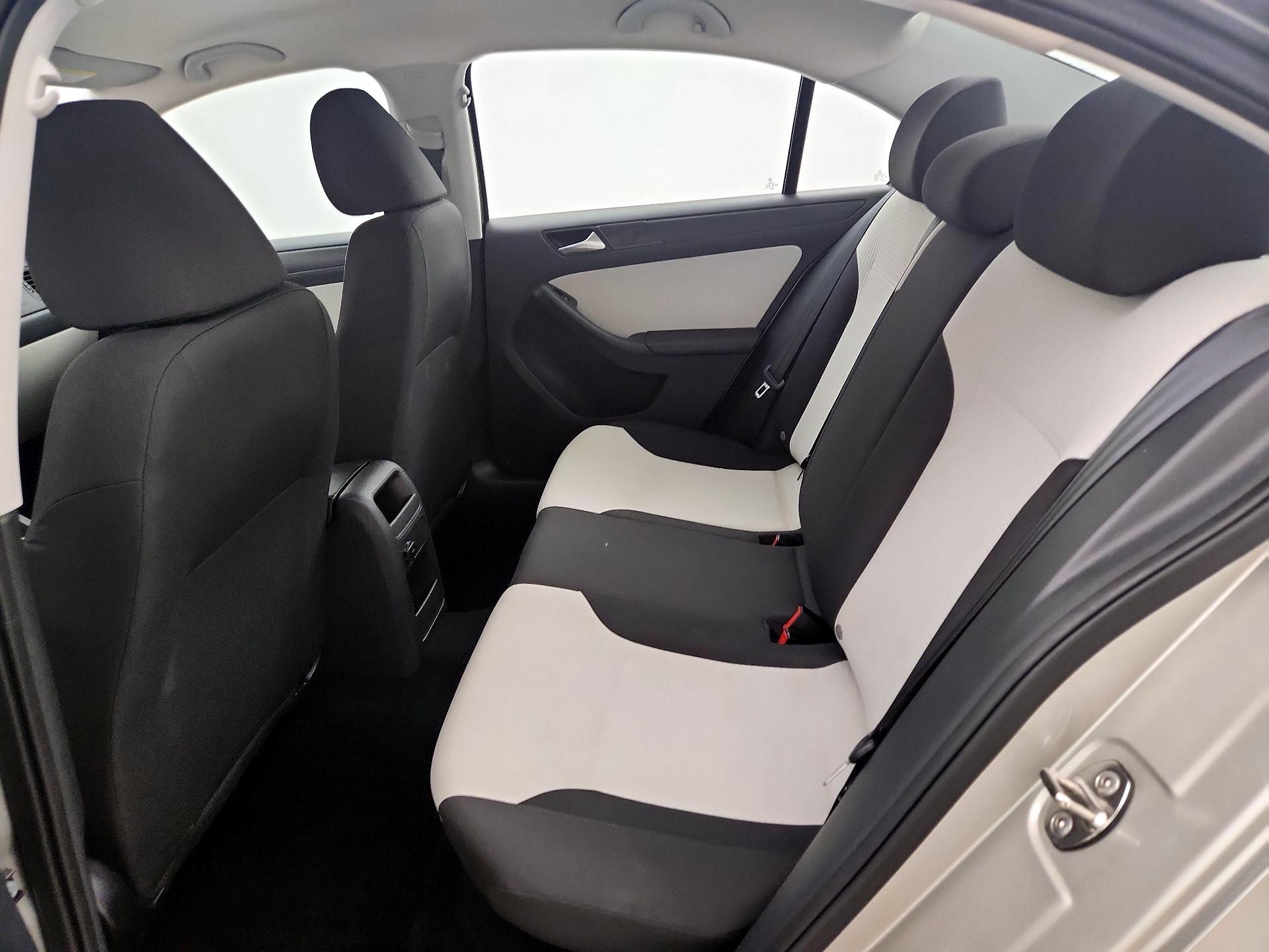 Thumbnail: 2015 Volkswagen Jetta - 18
