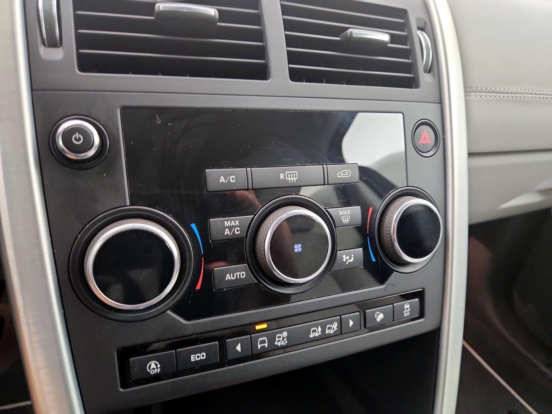 Thumbnail: 2019 Land Rover Discovery Sport - 17