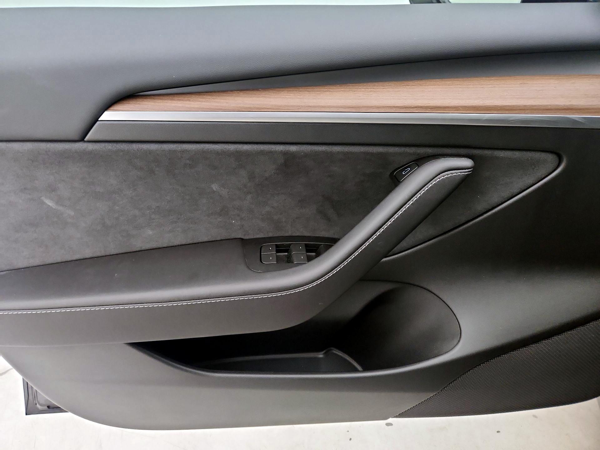 Thumbnail: 2021 Tesla Model 3 - 12