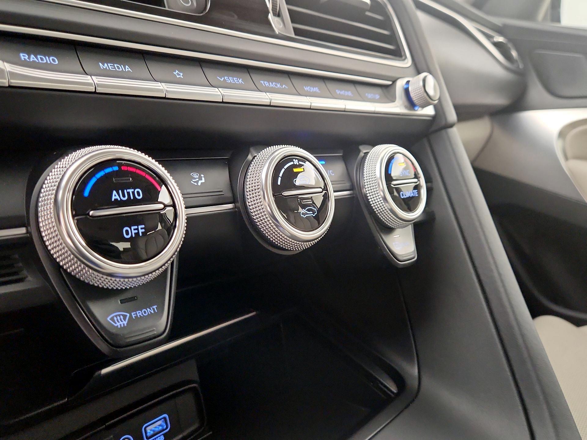 Thumbnail: 2021 Genesis G70 - 16