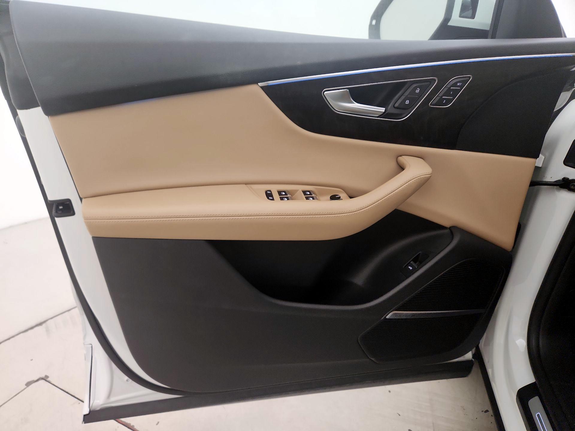 Thumbnail: 2023 Audi Q8 - 12