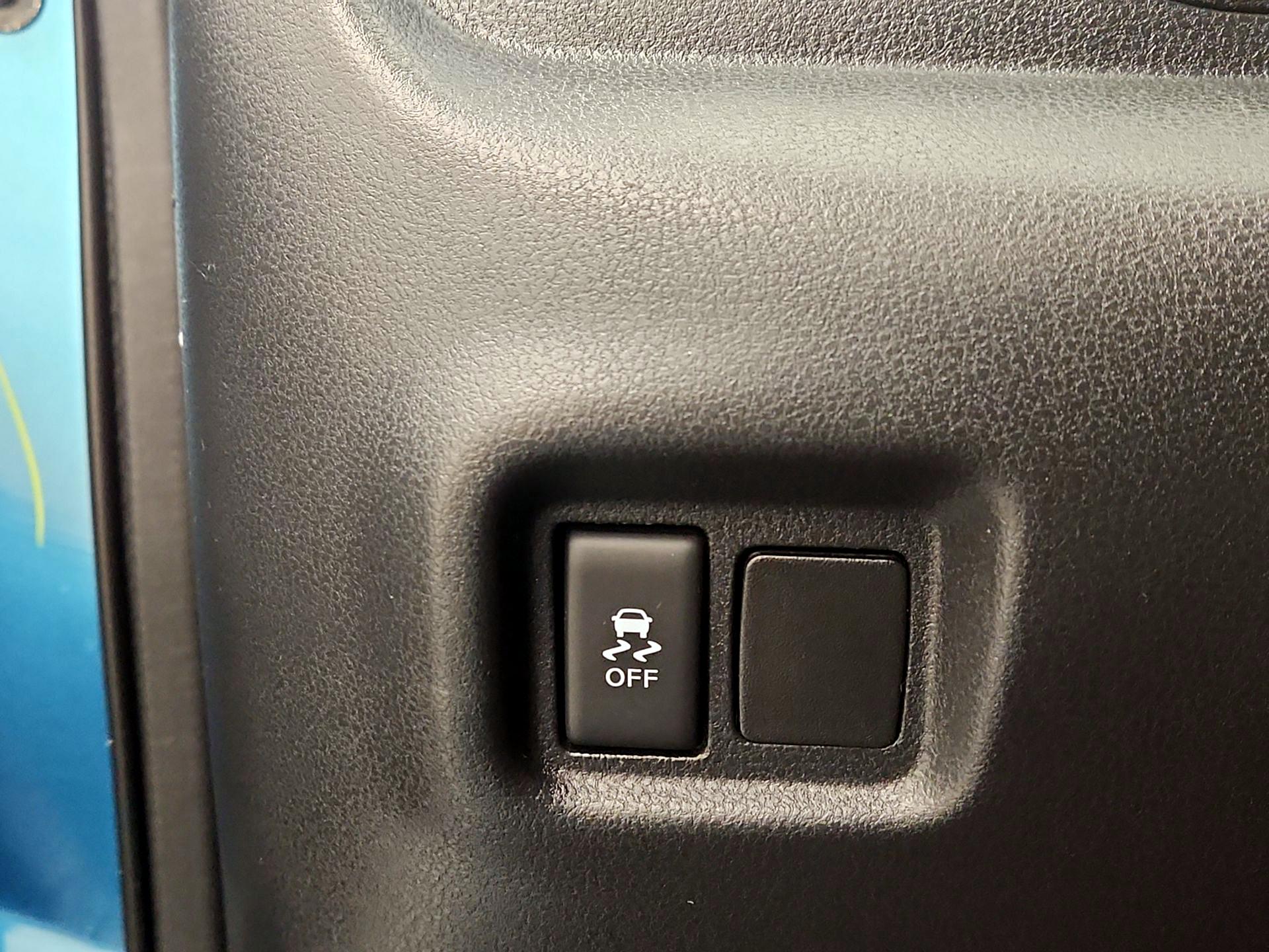 Thumbnail: 2015 Nissan Versa Note - 13